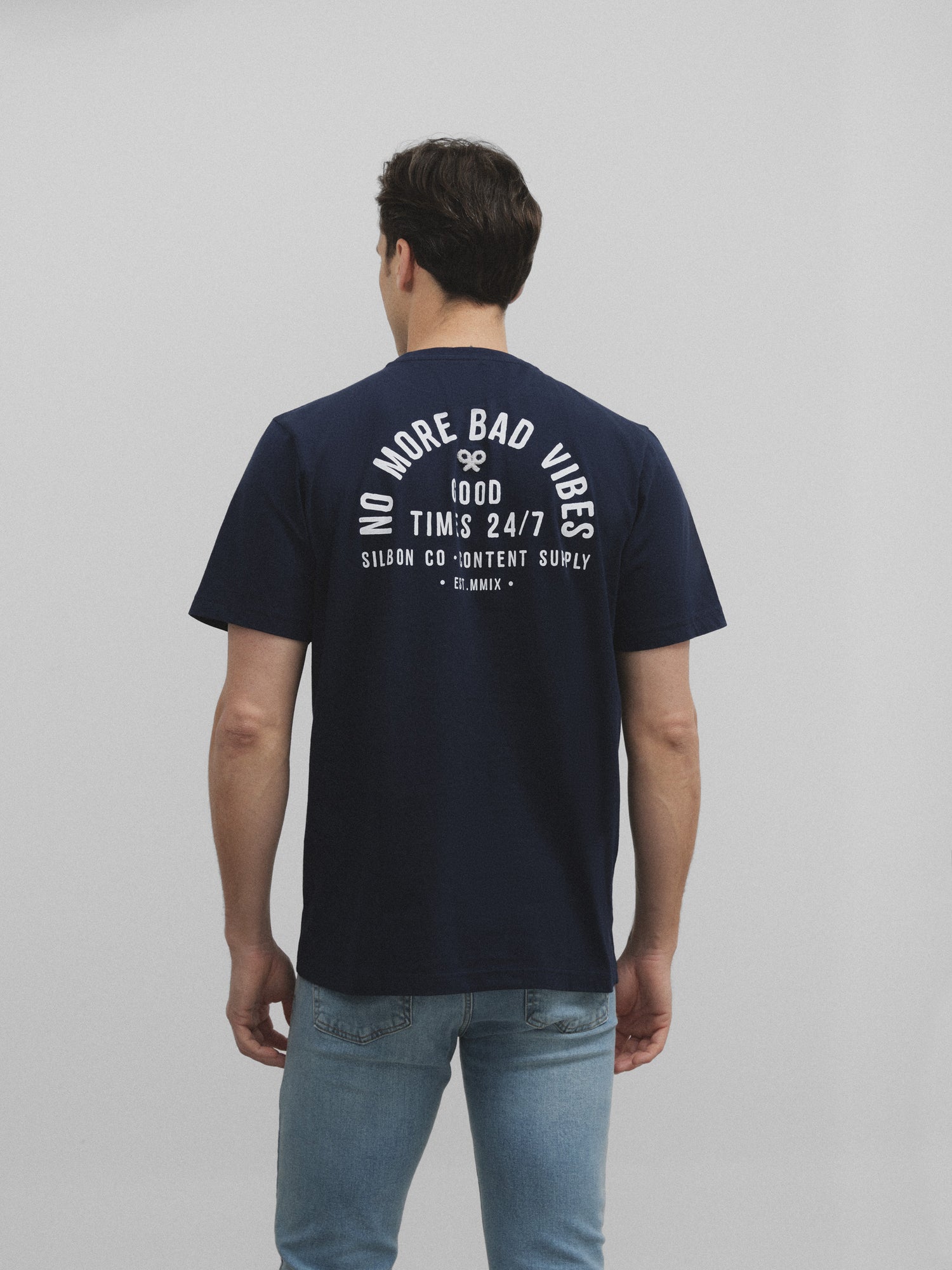 Camiseta no more bad vibes azul marino