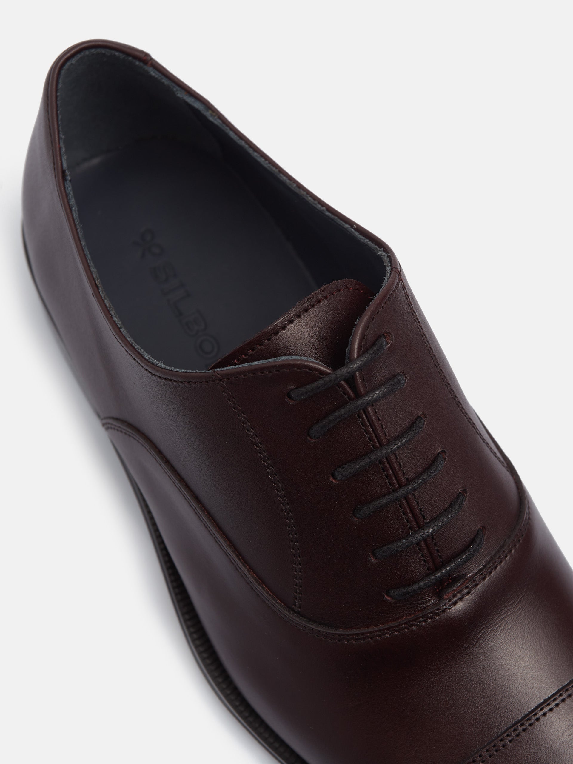 Burgundy tailoring shoe