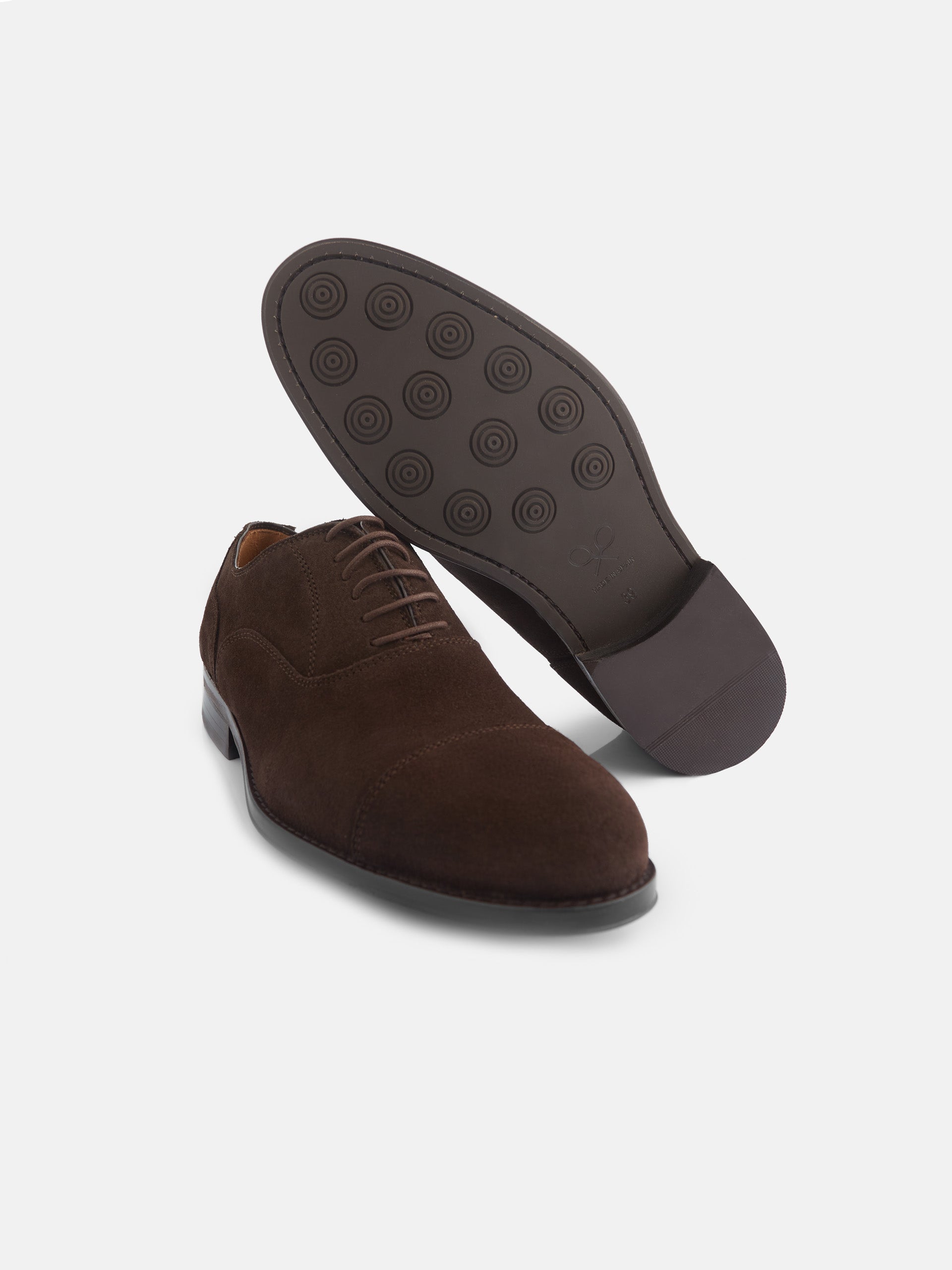 Classic suede shoe with dark brown laces