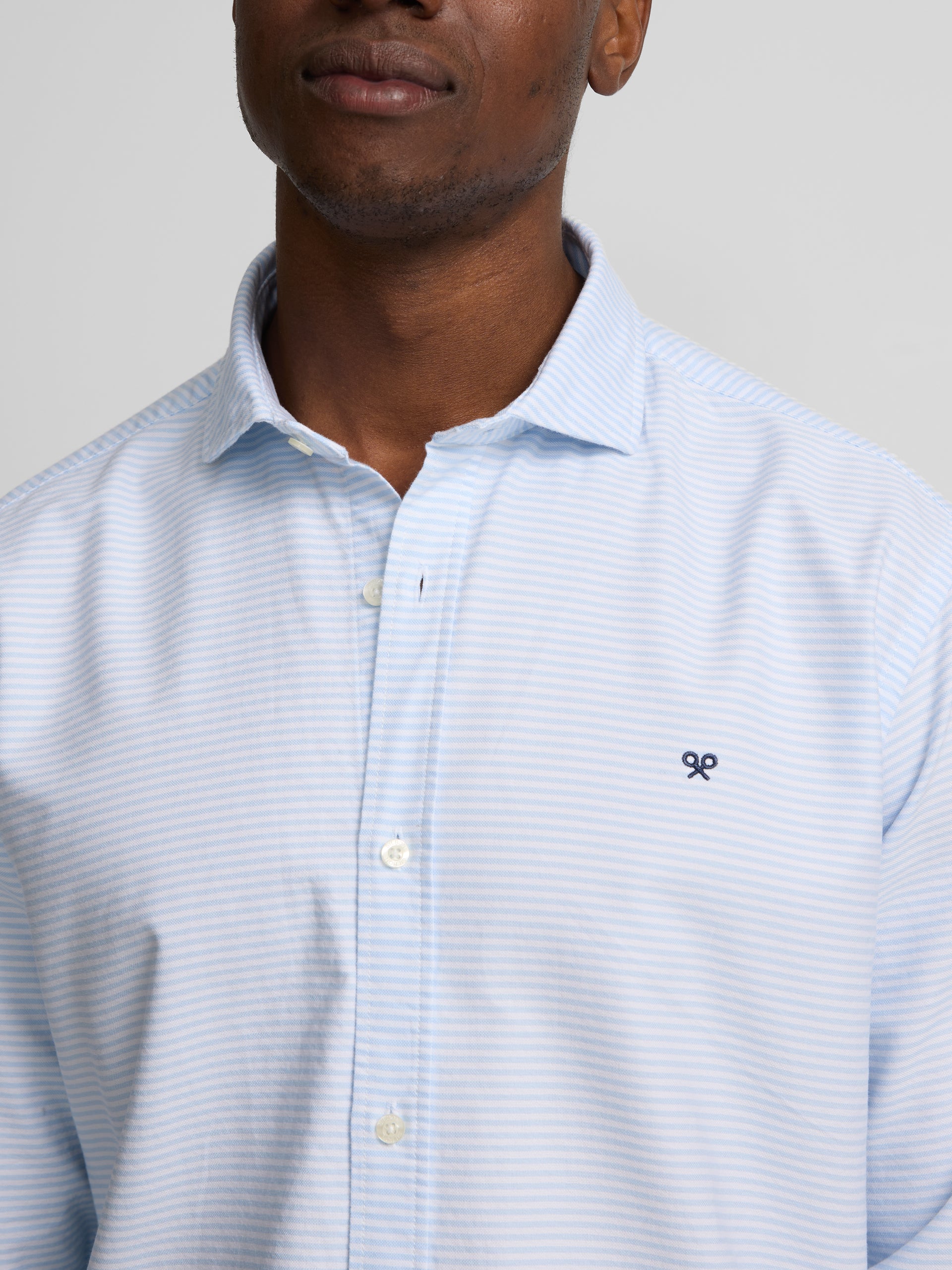 Chemise sport oxford à rayures horizontales bleu clair