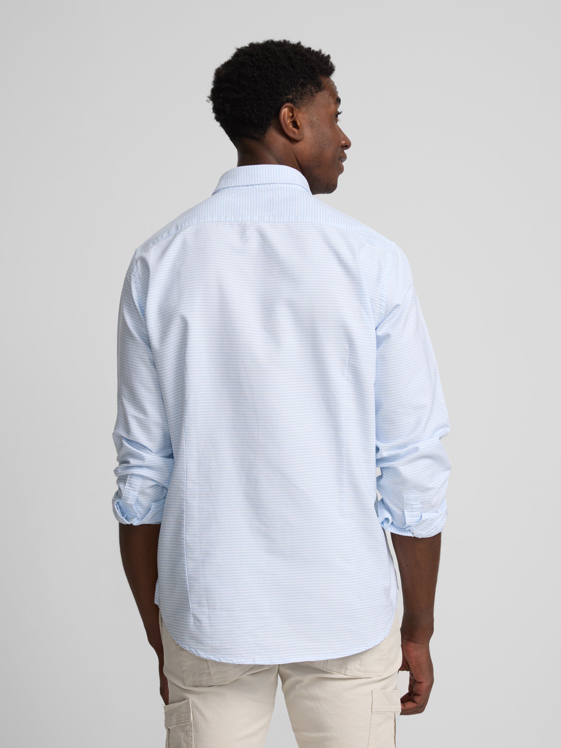 Chemise sport oxford à rayures horizontales bleu clair