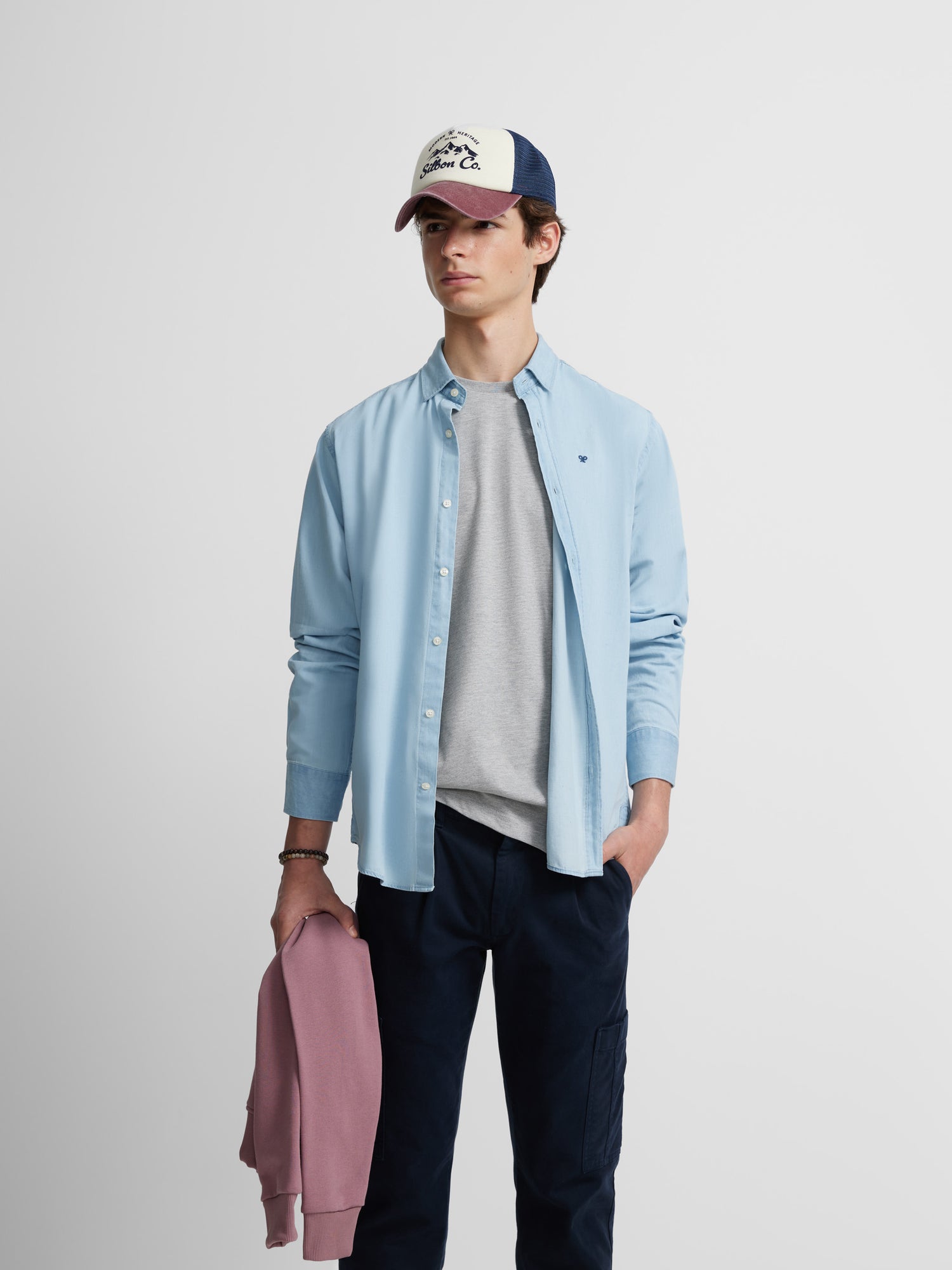 Chemise sport en jean bleu clair à coupe découpée