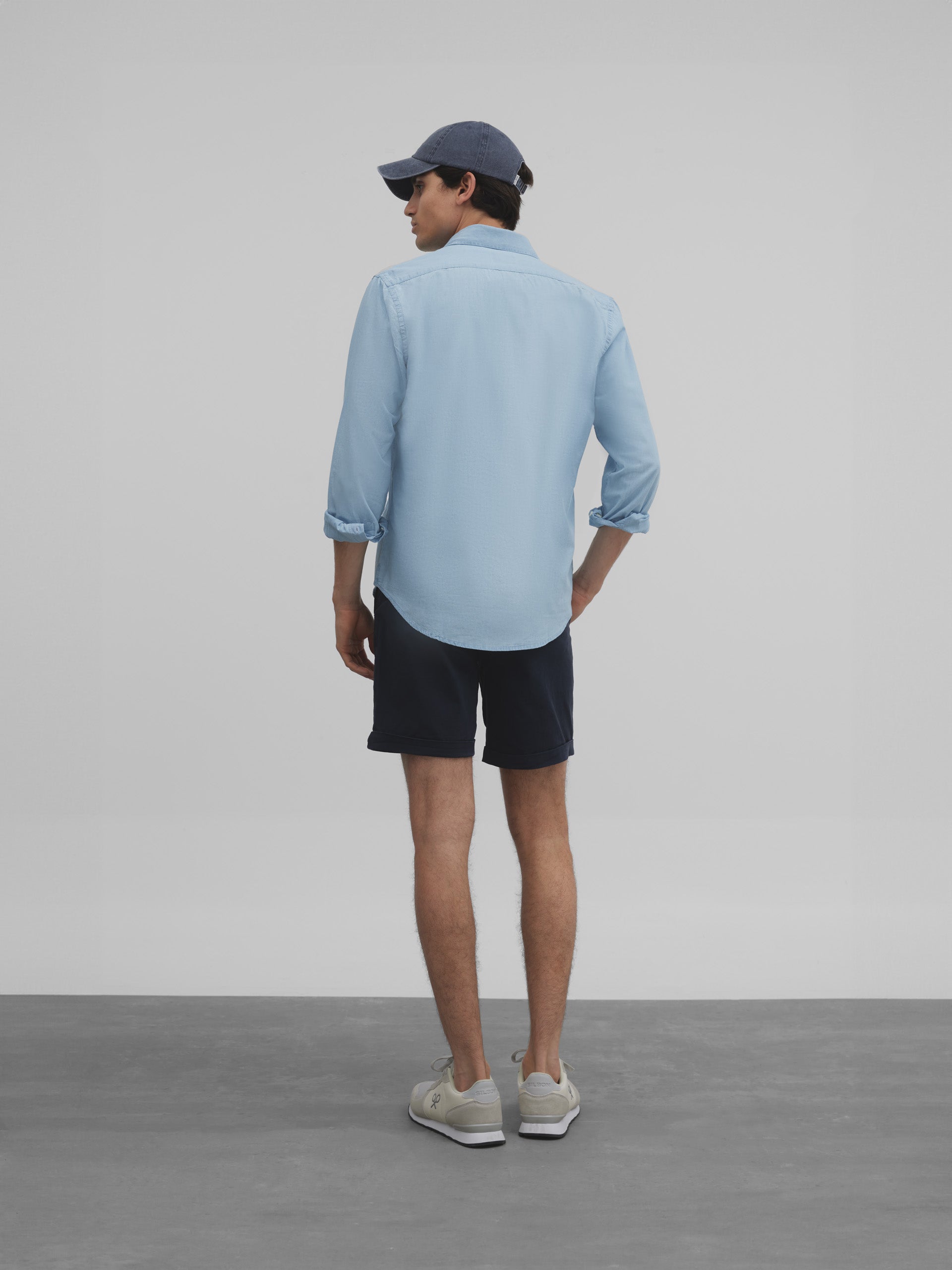 Sport denim shirt with light blue pockets