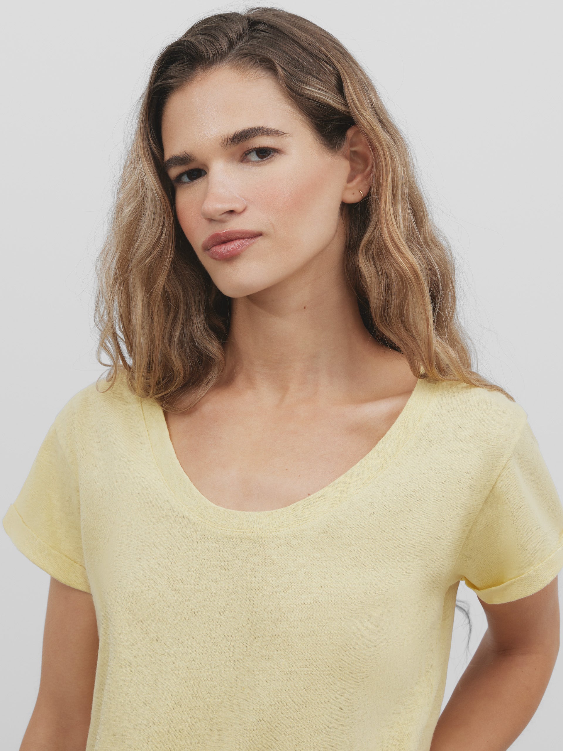 Camiseta lino raqueta brillo amarilla