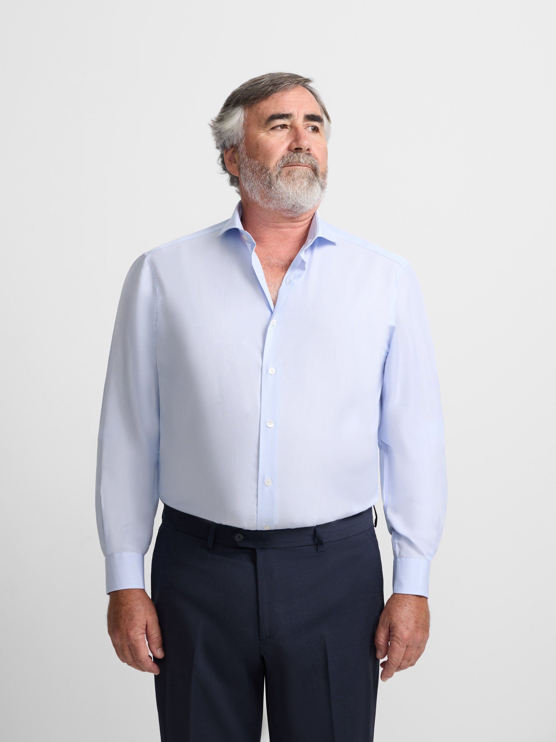 Chemise courte à rayures bleu clair avec poignet simple