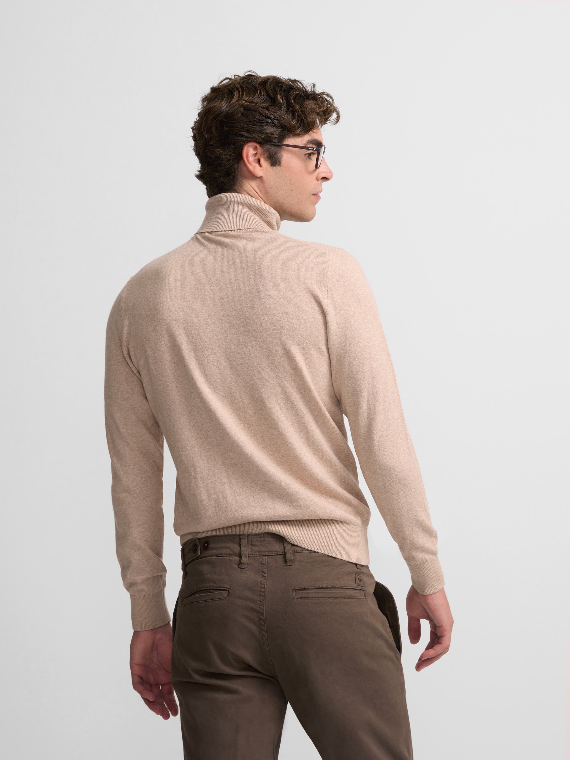 Jersey liso cuello vuelto beige