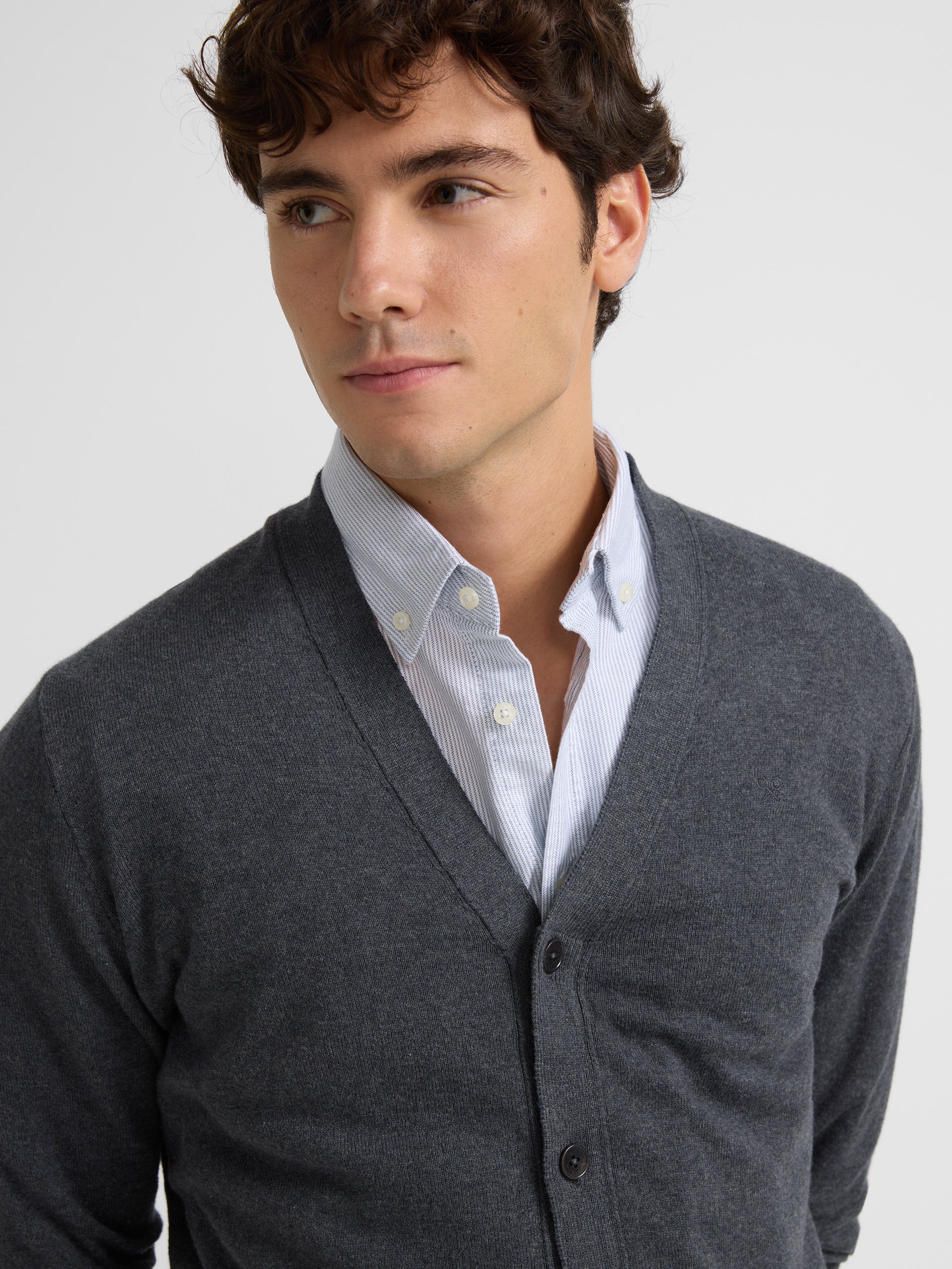 Cardigan clasico liso gris