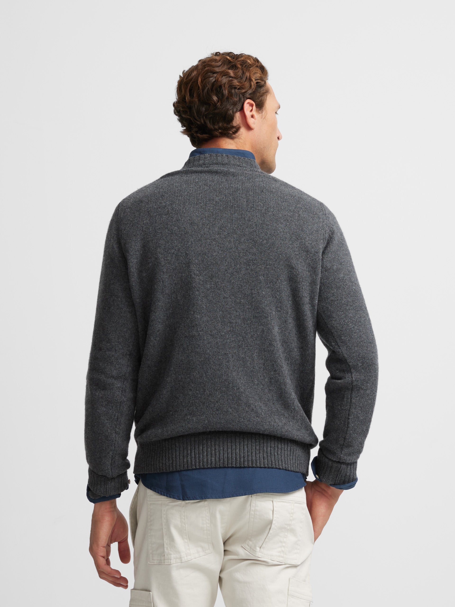 Pull classique en laine grise