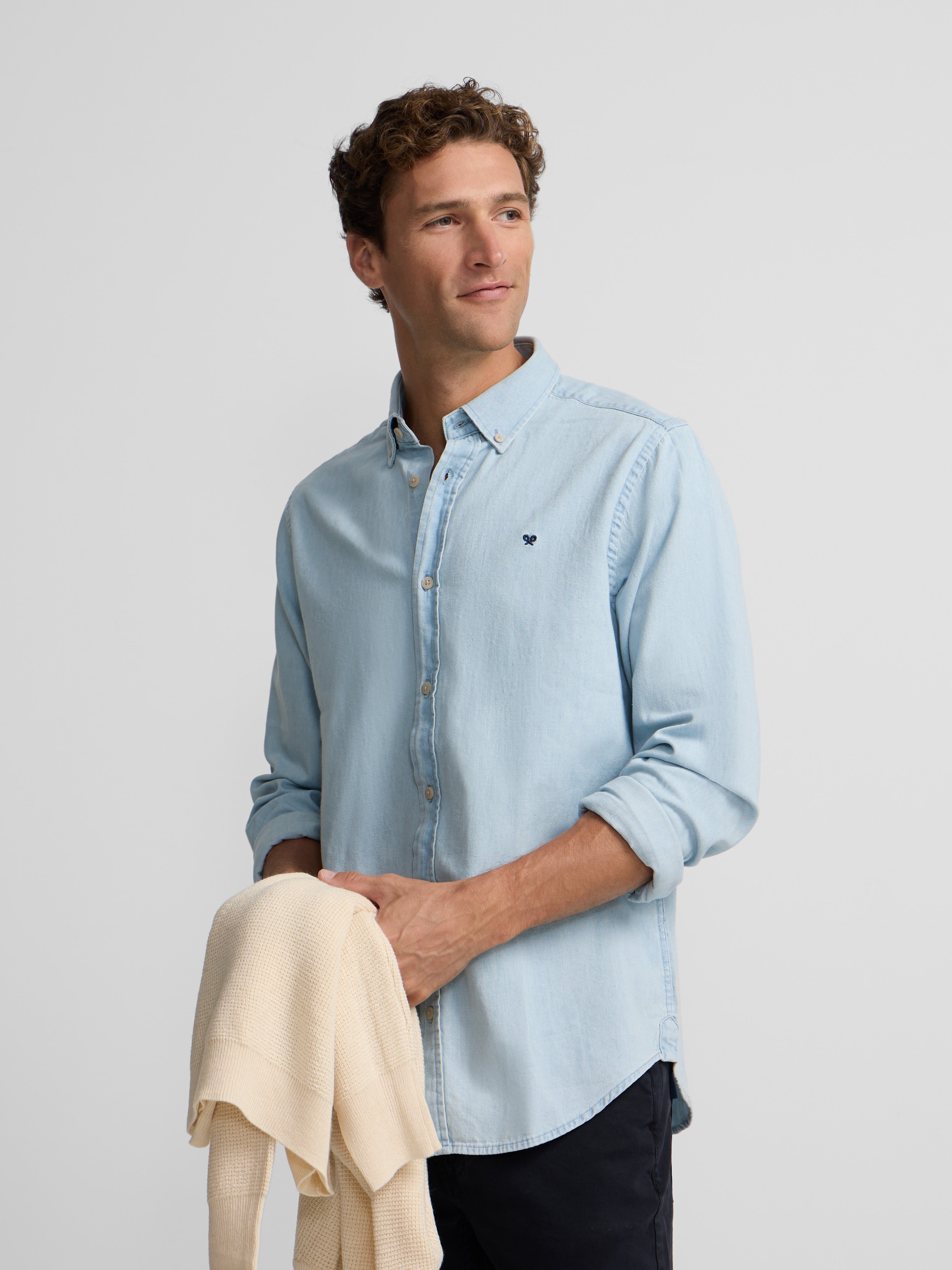 Chemise sport en jean bleu clair coupe classique