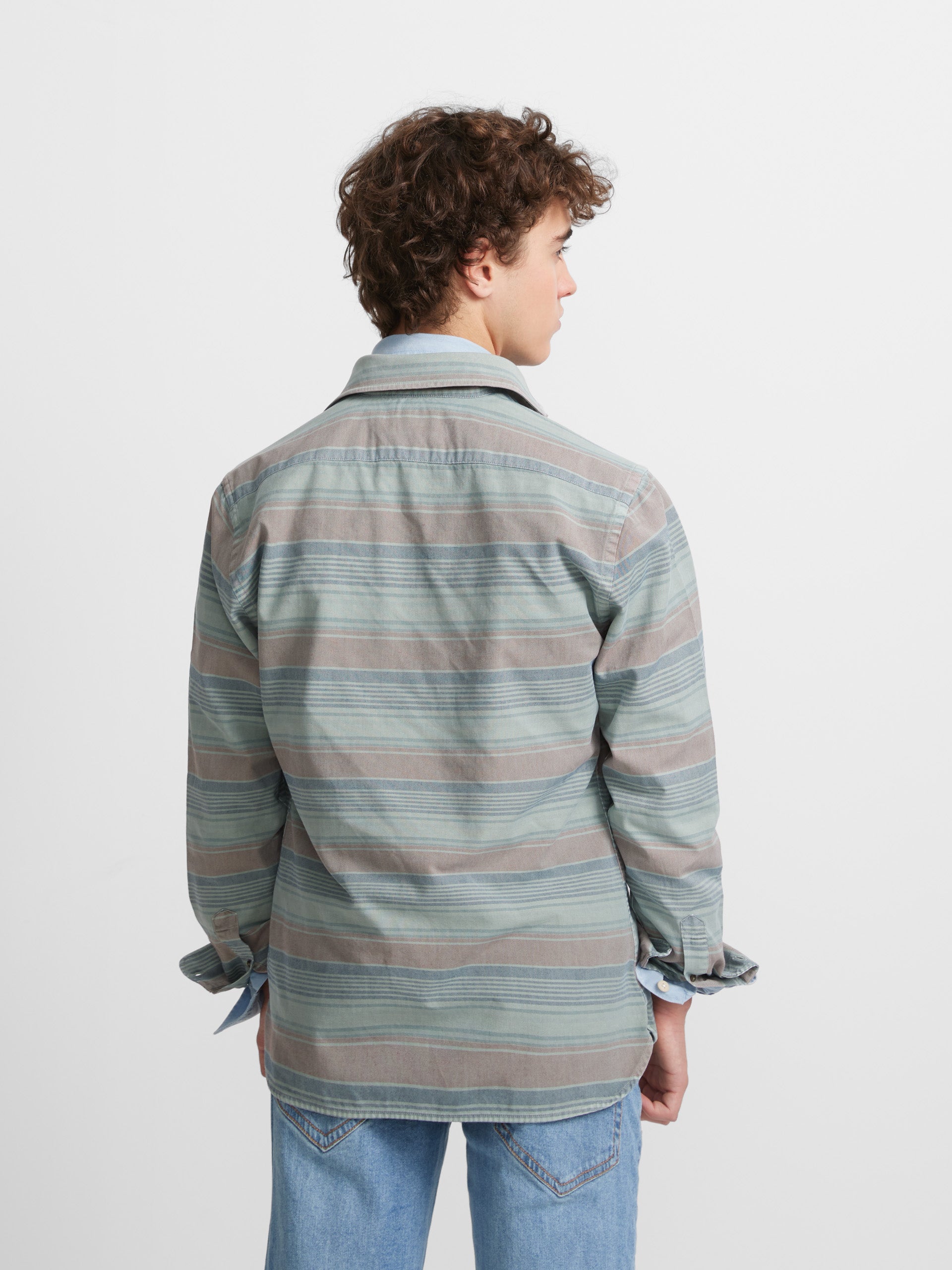 Sport shirt with horizontal stripes and green jeans