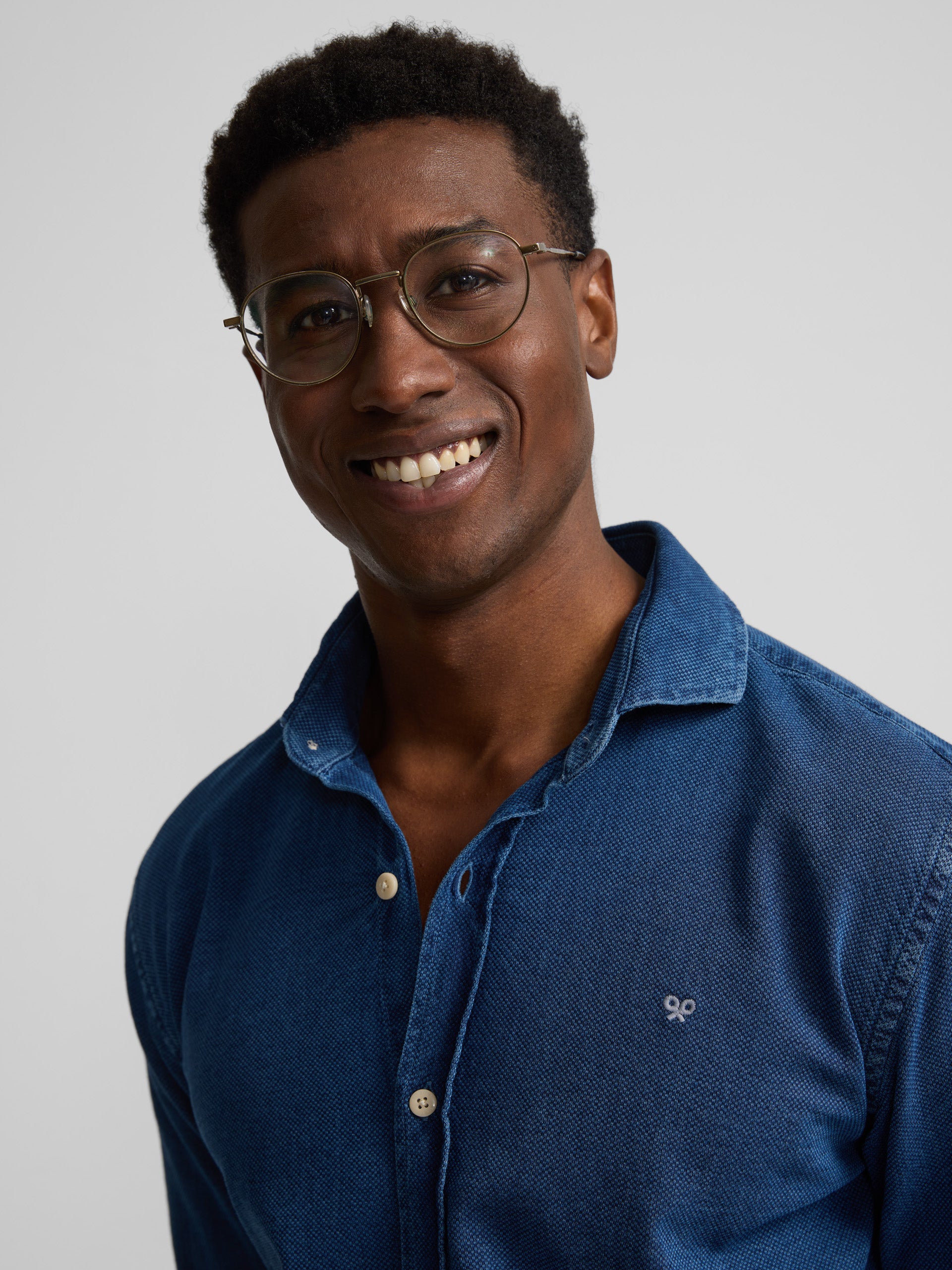 Sport shirt with medium blue jeans structure