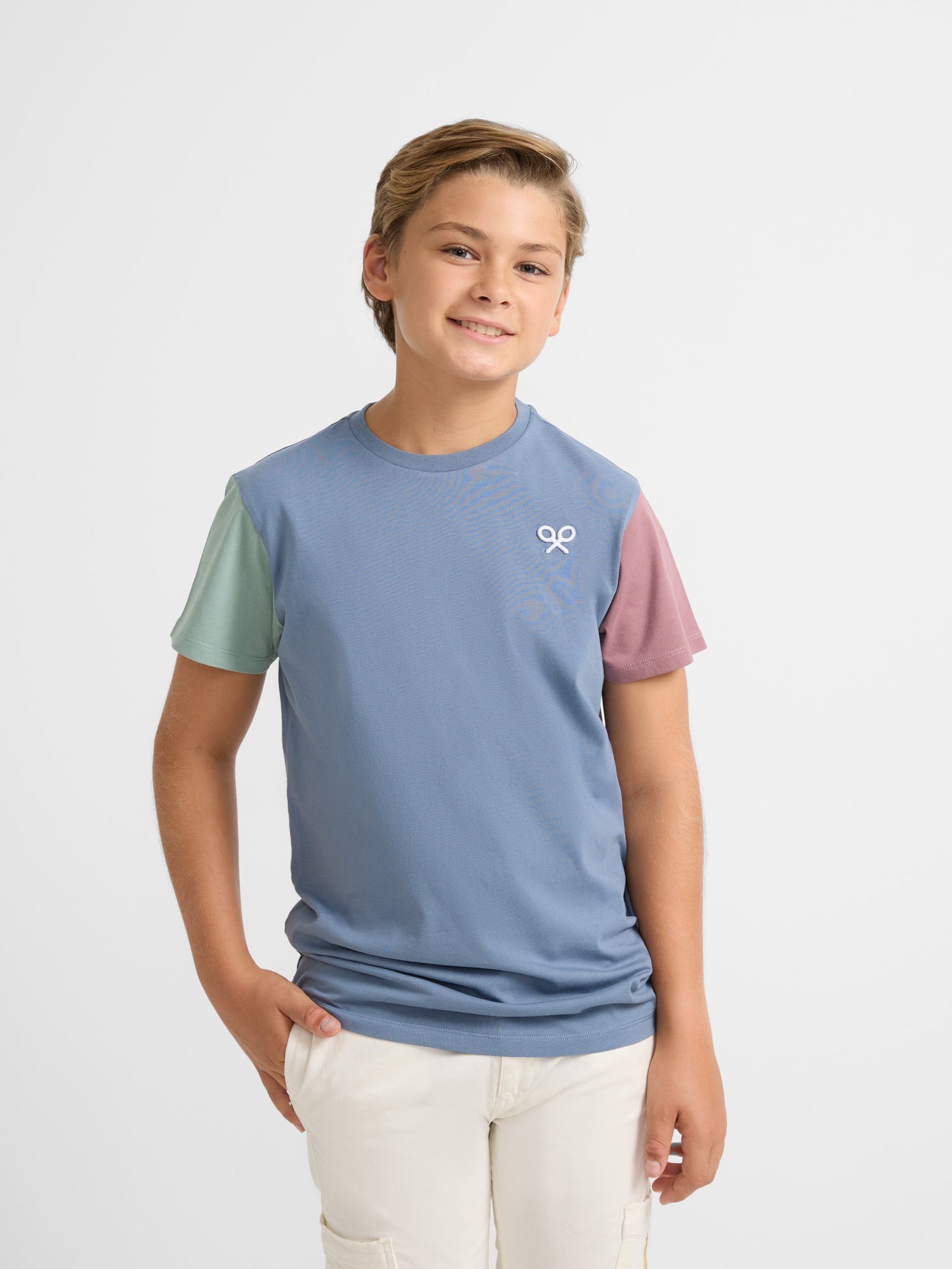 Kids T-shirt with navy blue sleeves