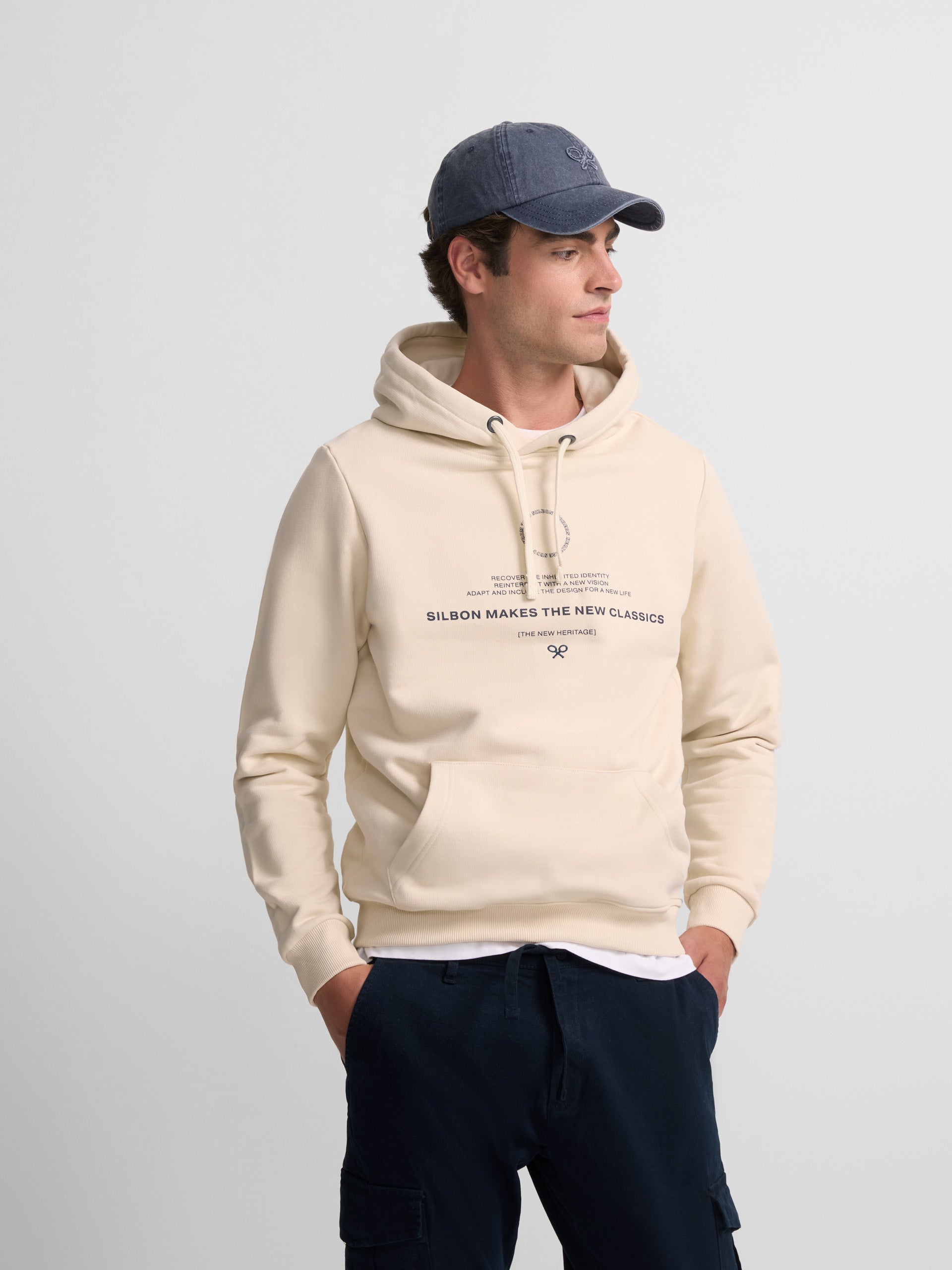 Sudadera hoodie new classics crema