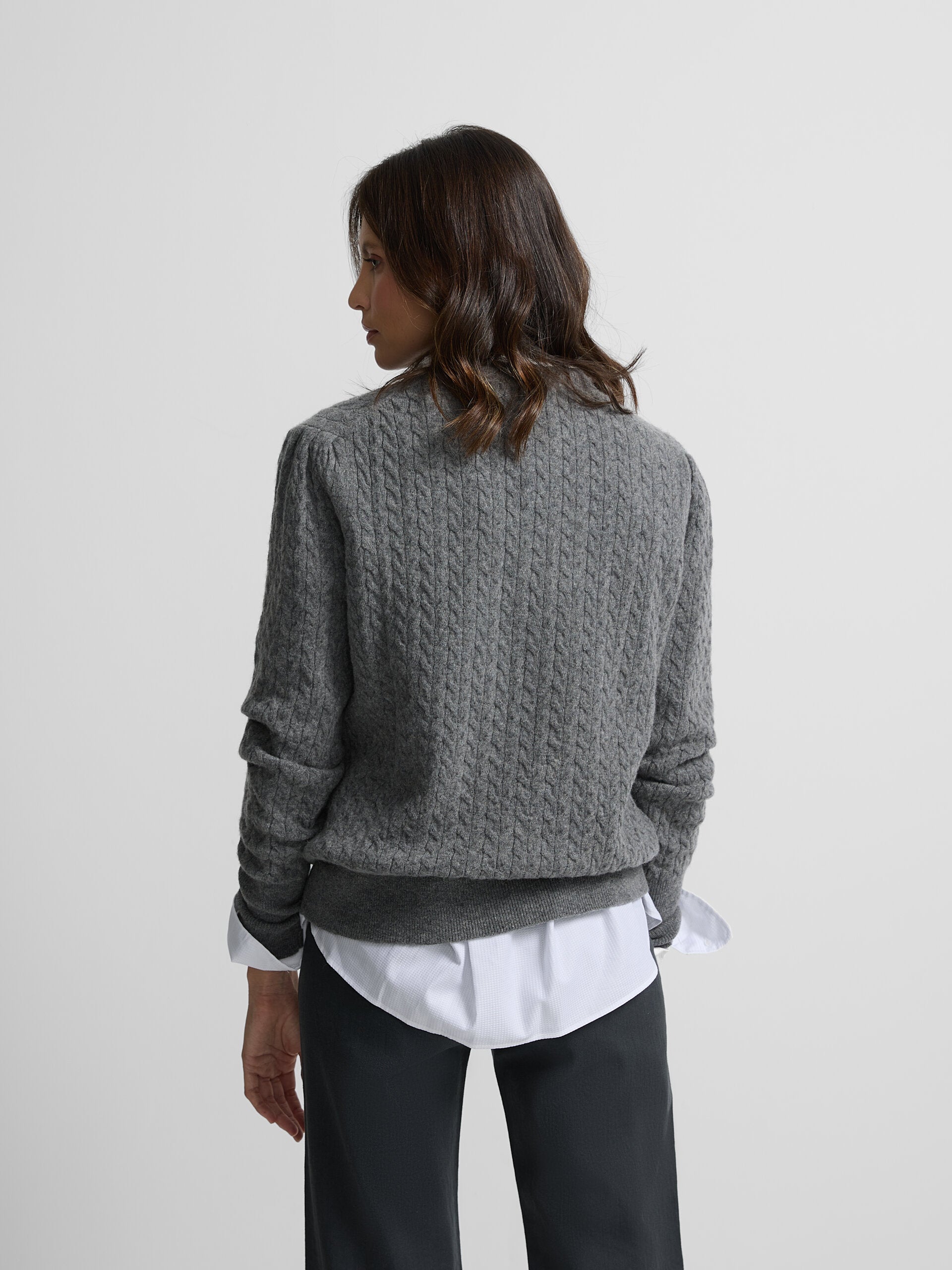 Pull torsadé col popeline gris