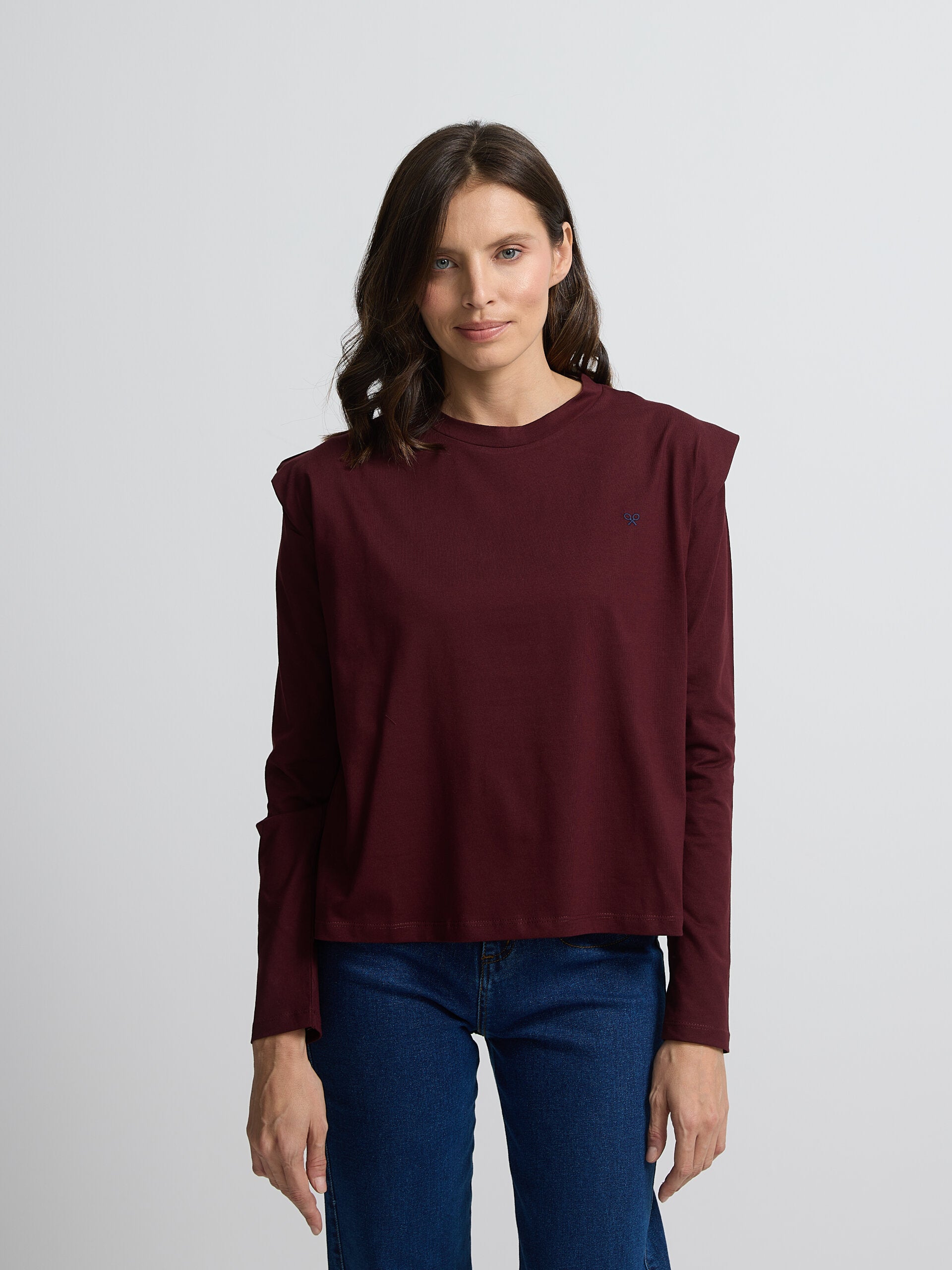 Woman's t-shirt with maroon shoulder pads