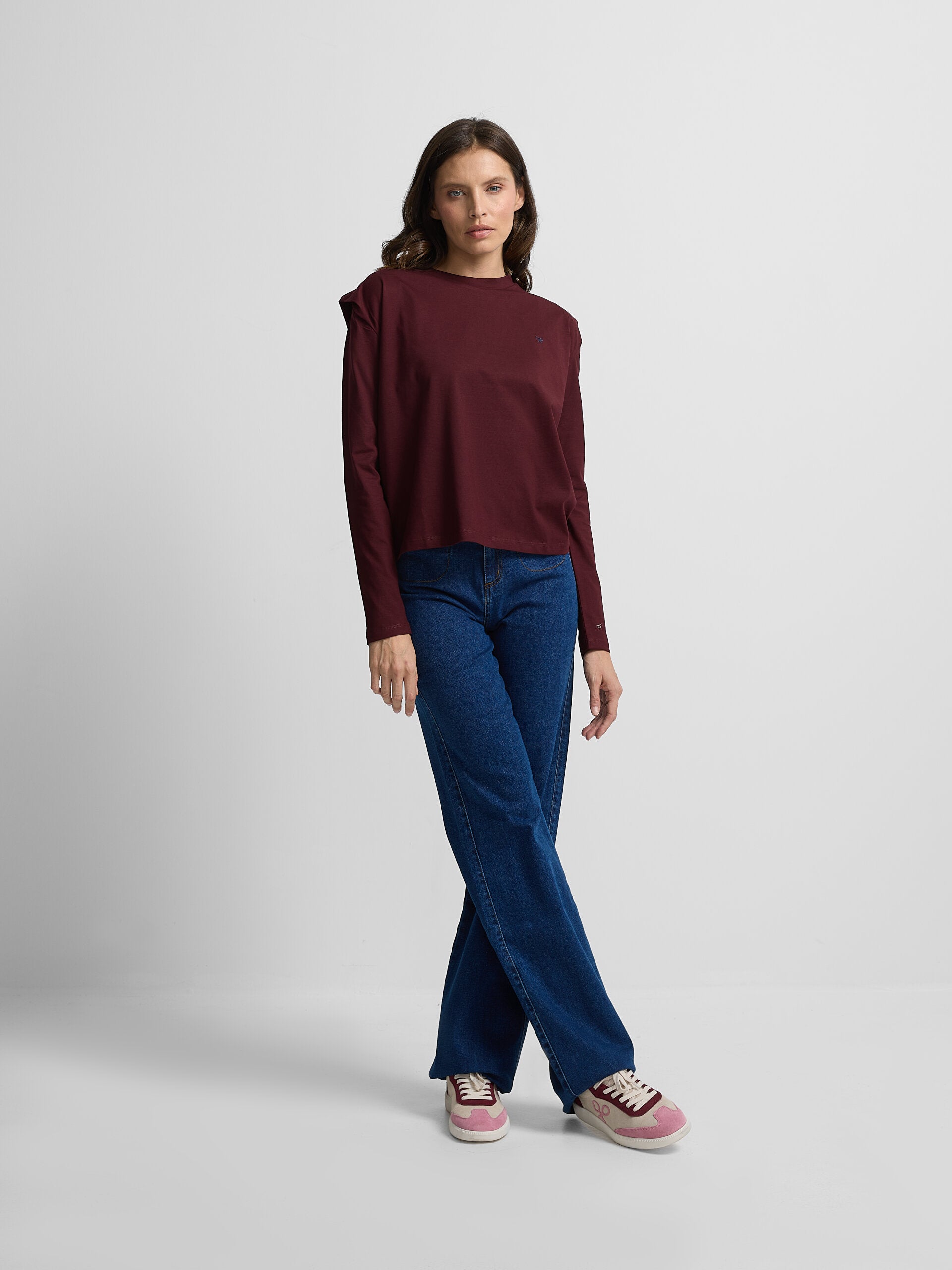 Woman's t-shirt with maroon shoulder pads