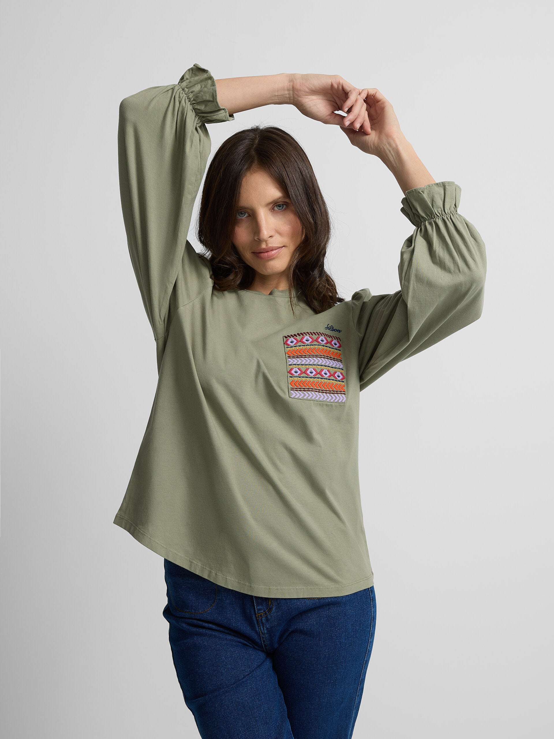 Woman t-shirt with ethnic green pocket