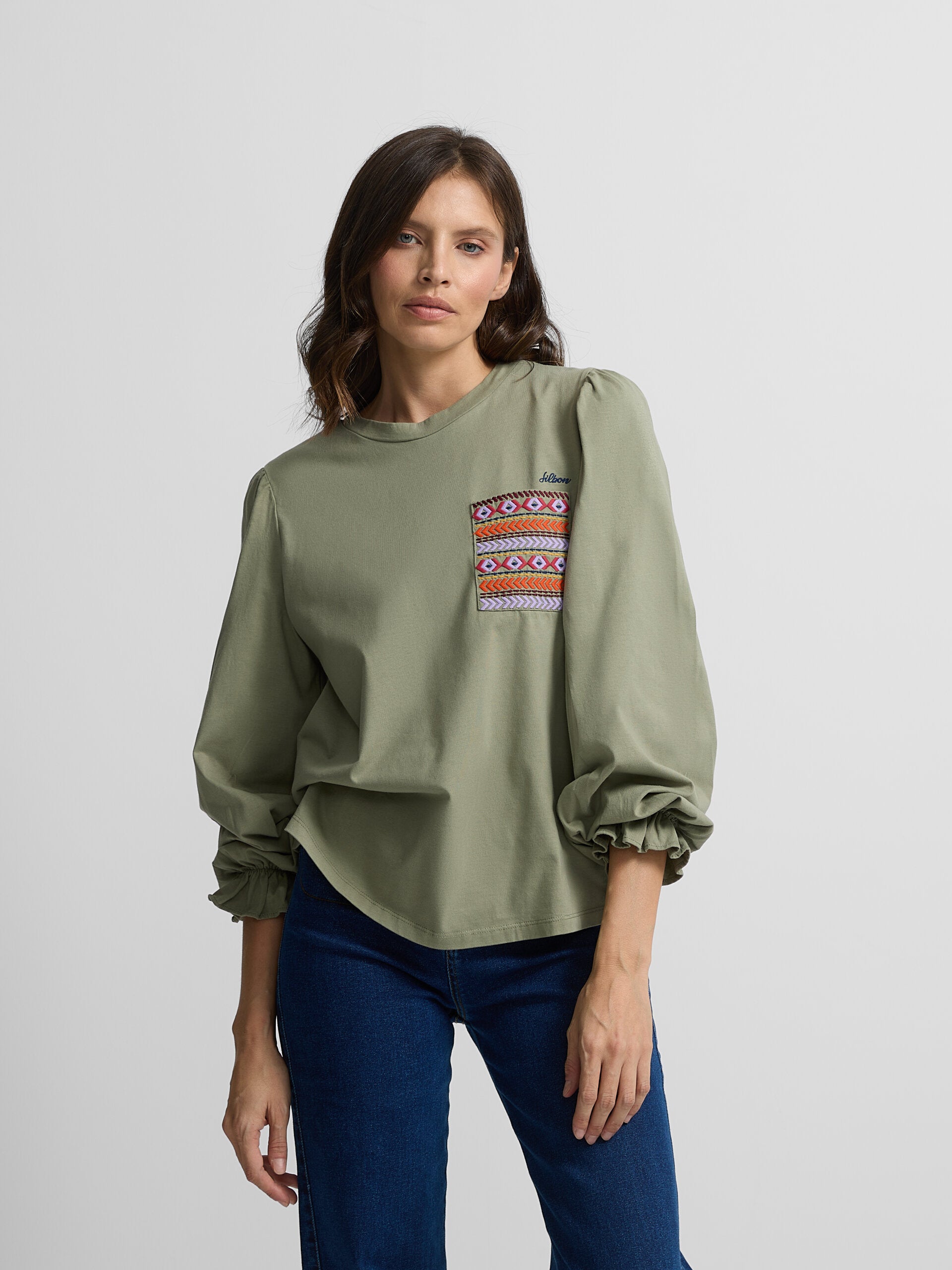 Woman t-shirt with ethnic green pocket