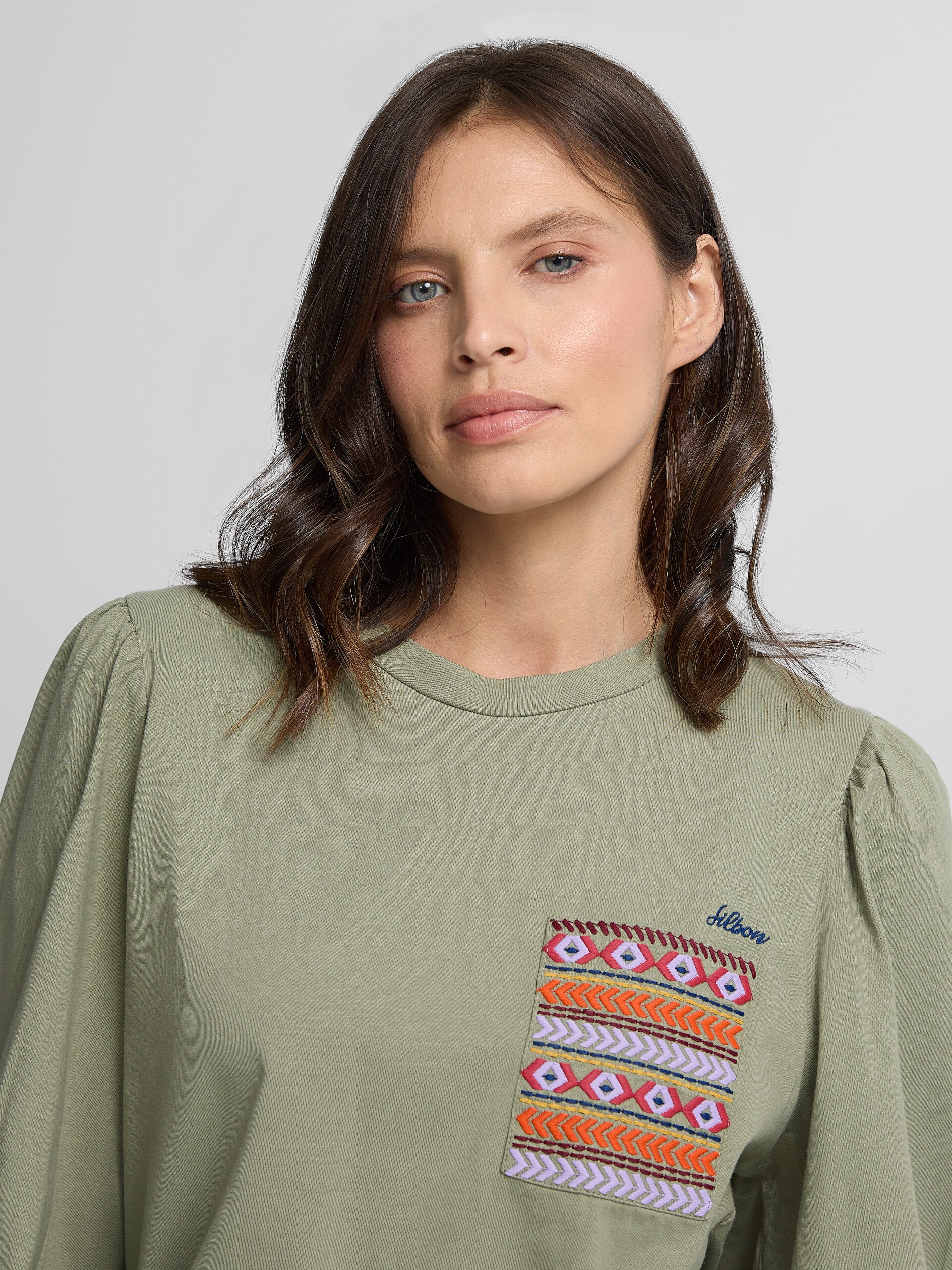 Woman t-shirt with ethnic green pocket