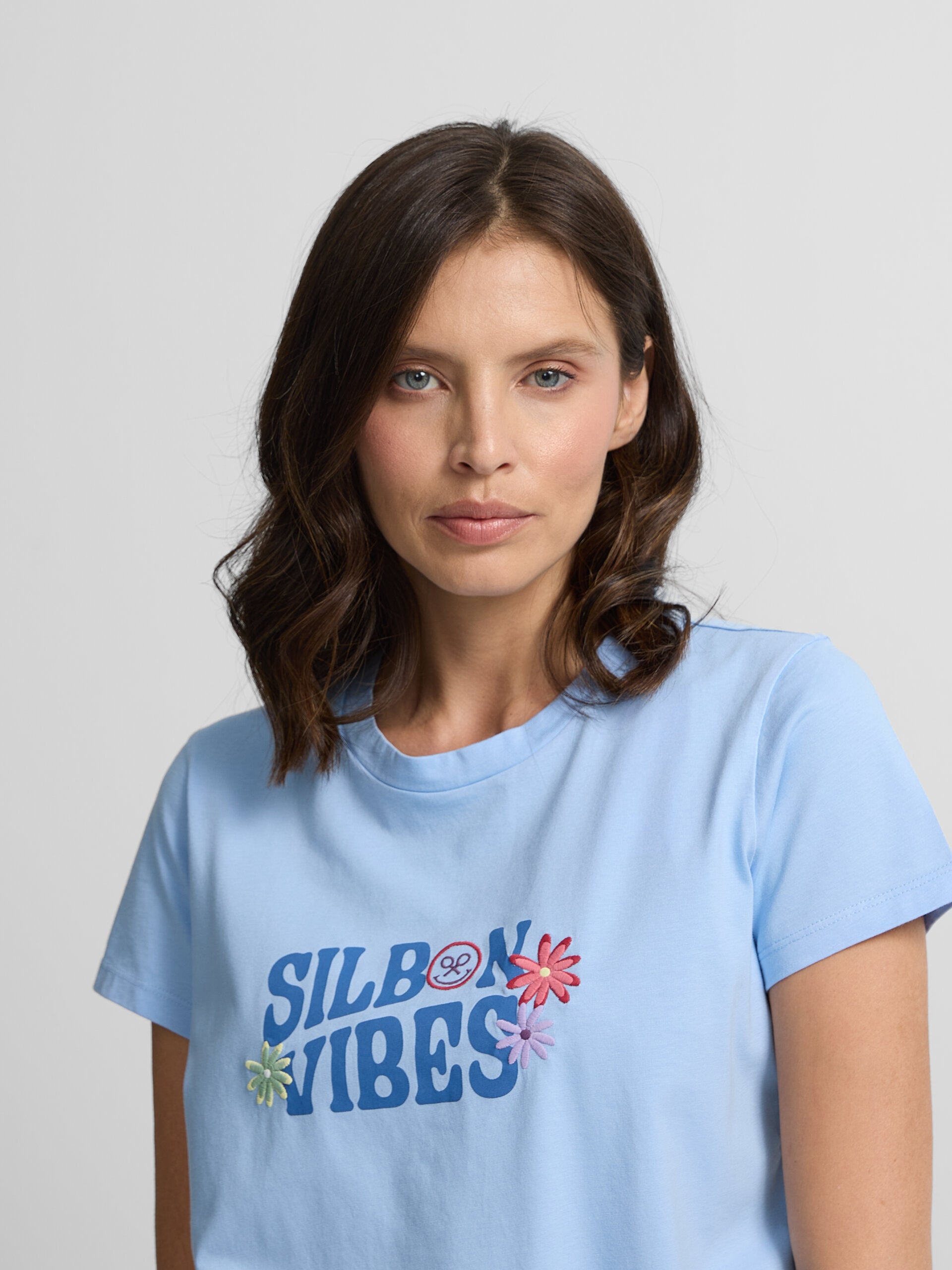 T-shirt femme à fleurs bleu clair