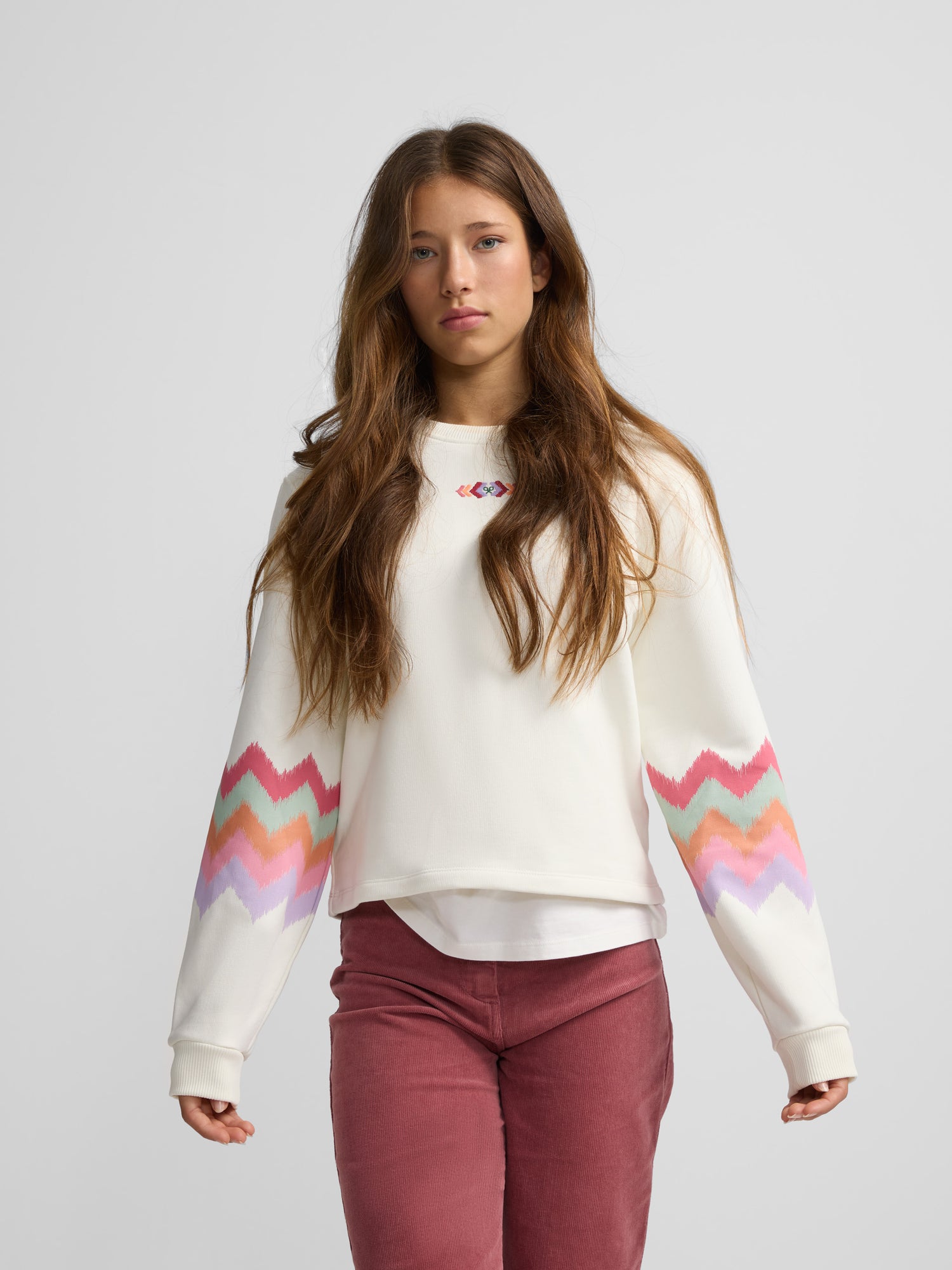 Women's sweatshirt with rose print sleeves