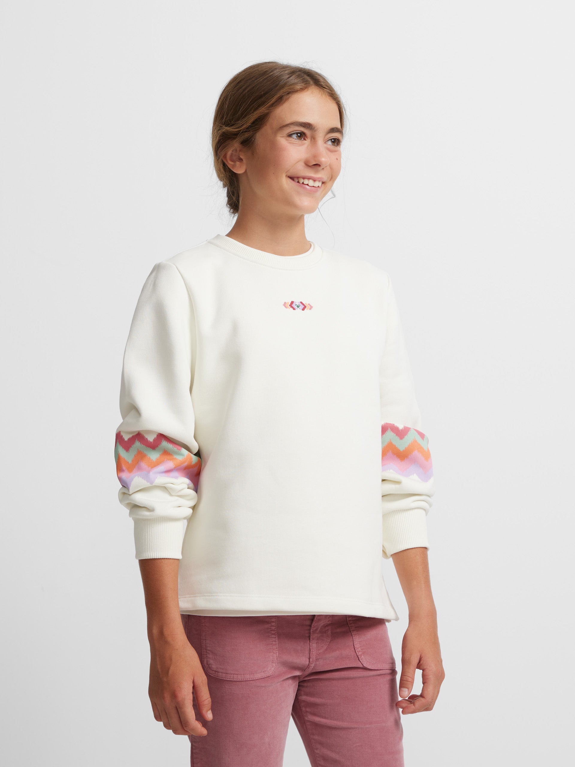 Girl's sweatshirt with pink print sleeves