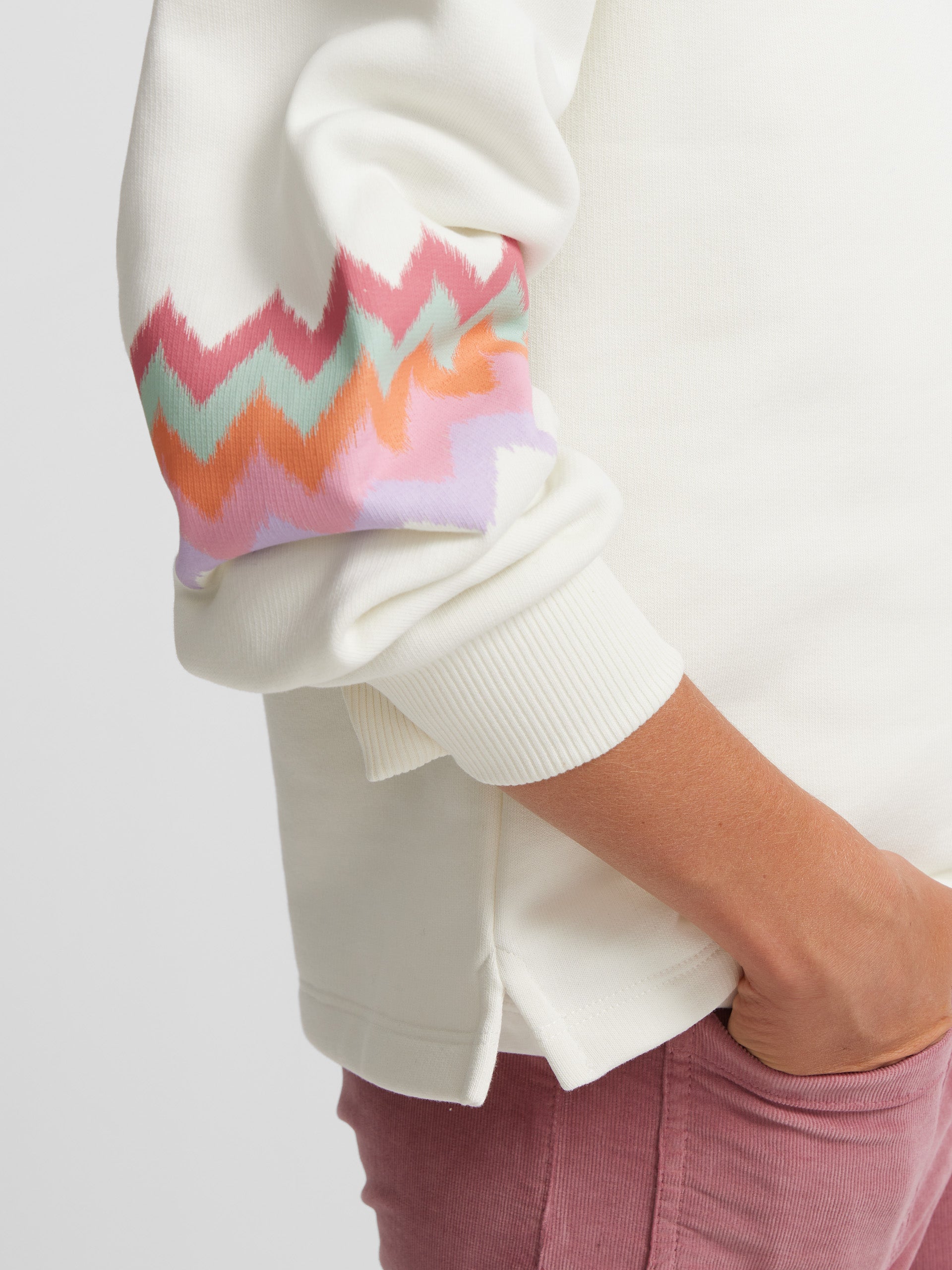 Girl's sweatshirt with pink print sleeves