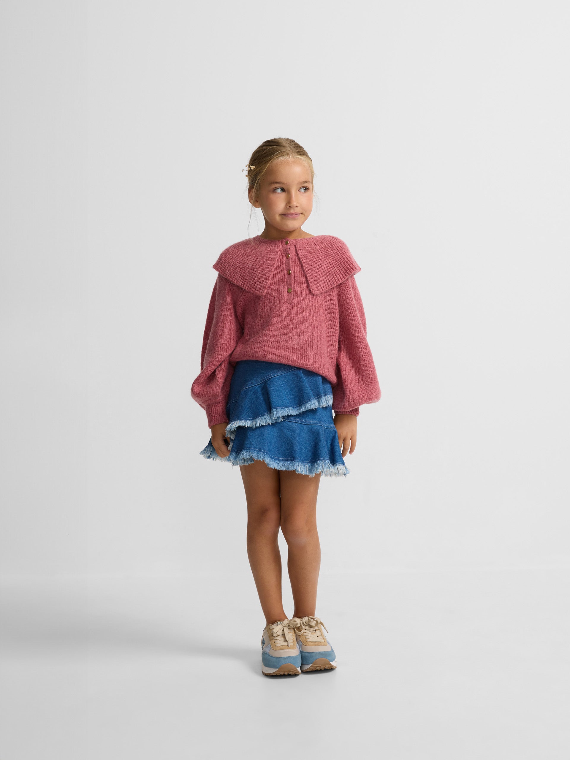 Girl's skirt with blue denim ruffles