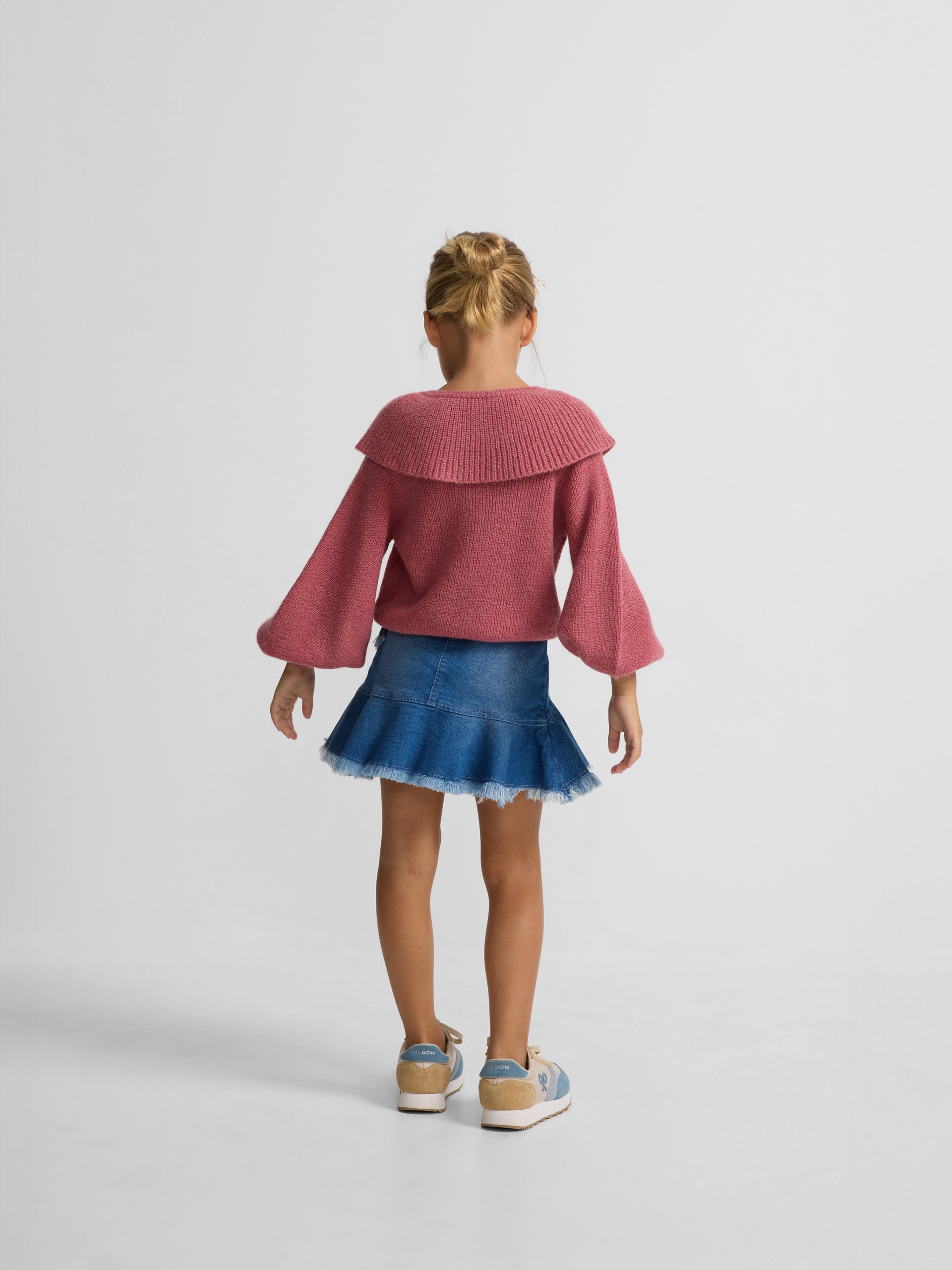 Girl's skirt with blue denim ruffles