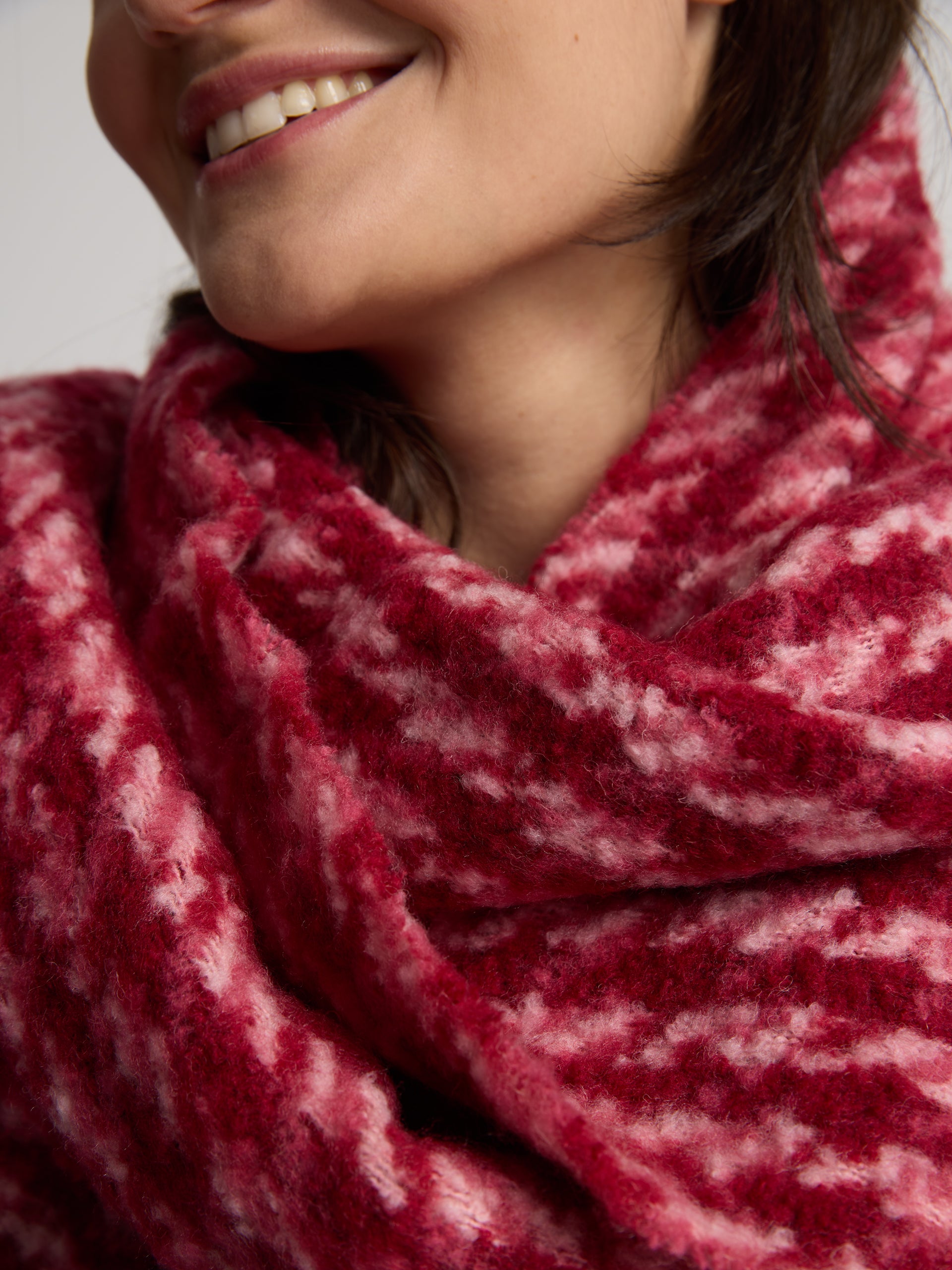 Pink houndstooth scarf