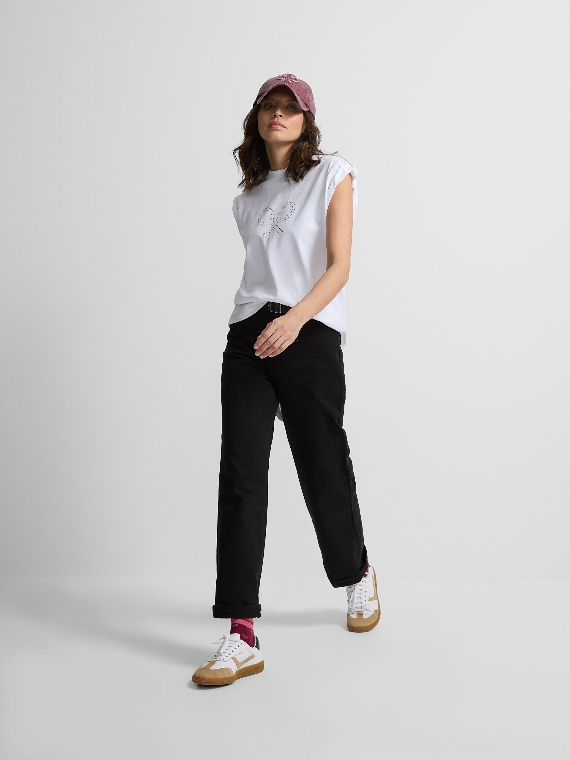 Women's roll out sleeve t-shirt with white appliqués