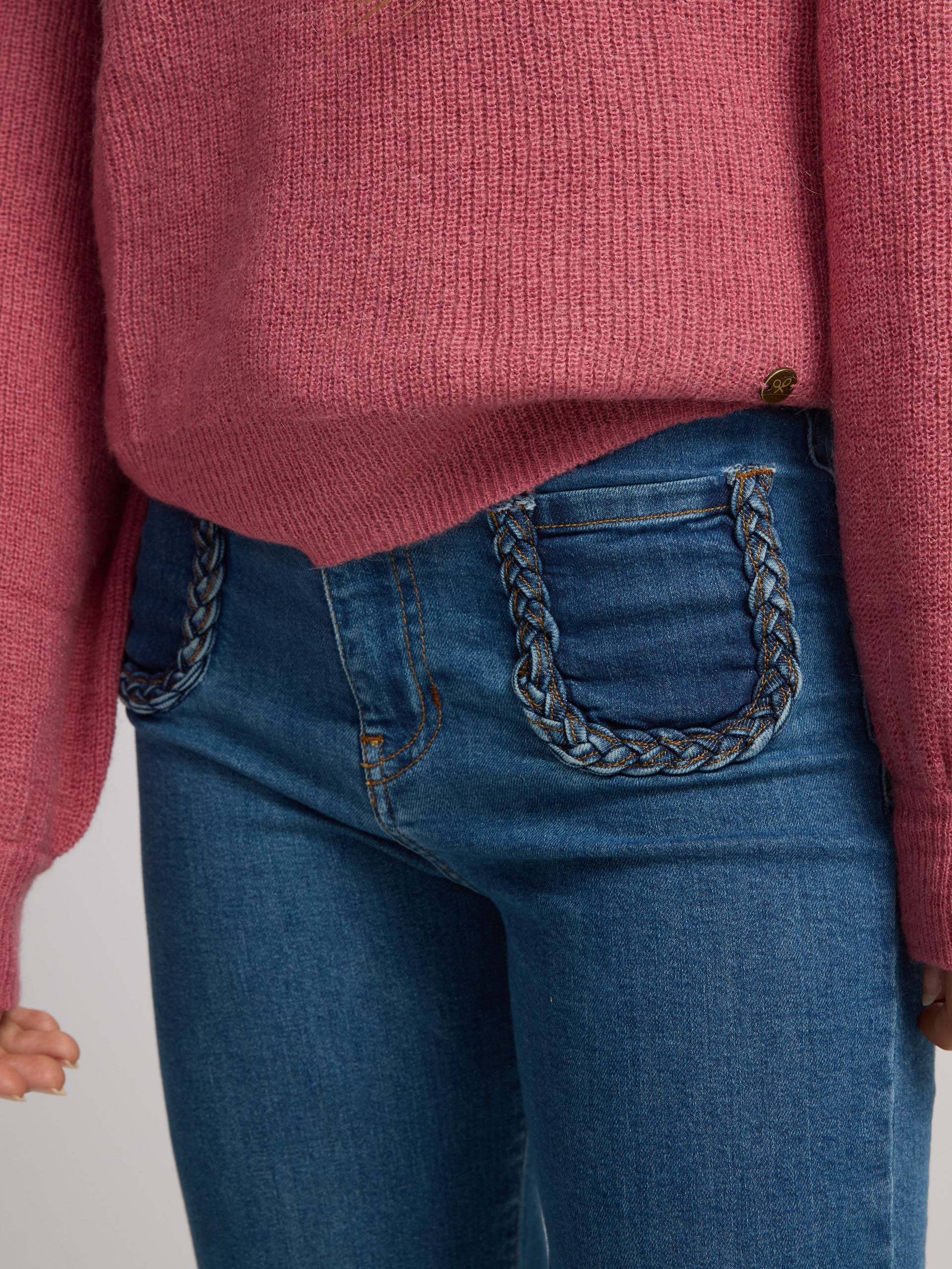 Pantalon flare detalle trenzas denim