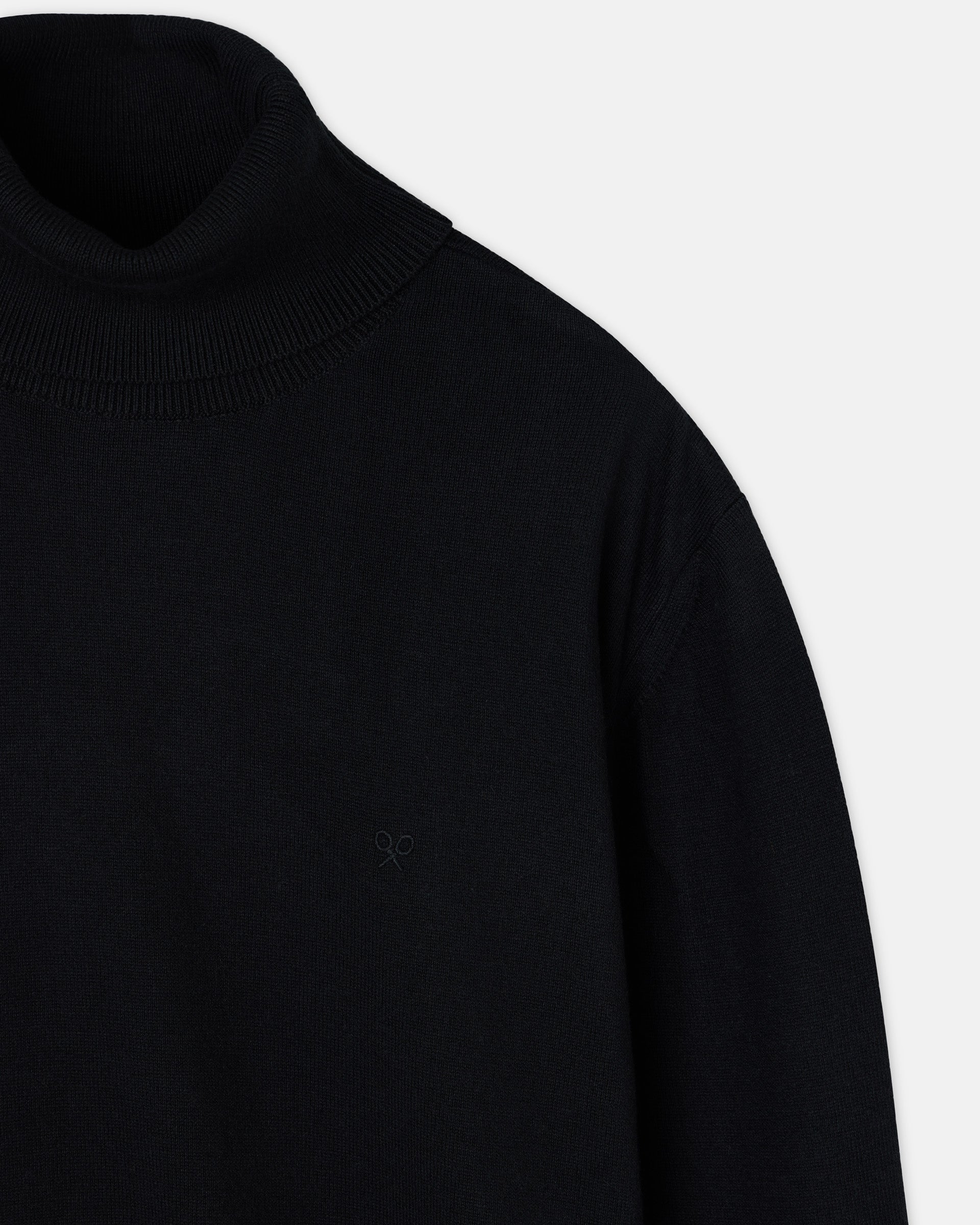 Unique black turtleneck jersey