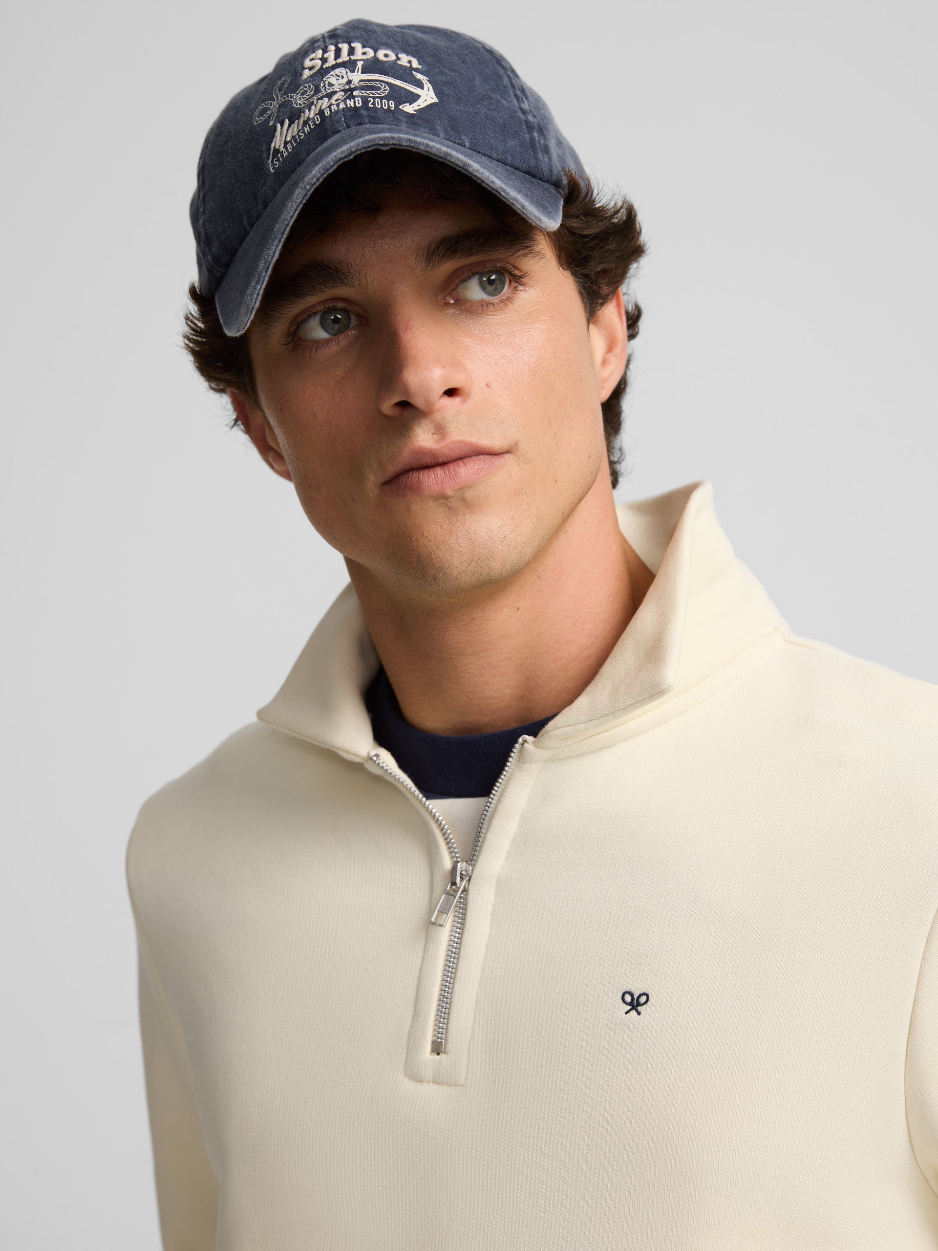 Sudadera lisa cuello polo beige