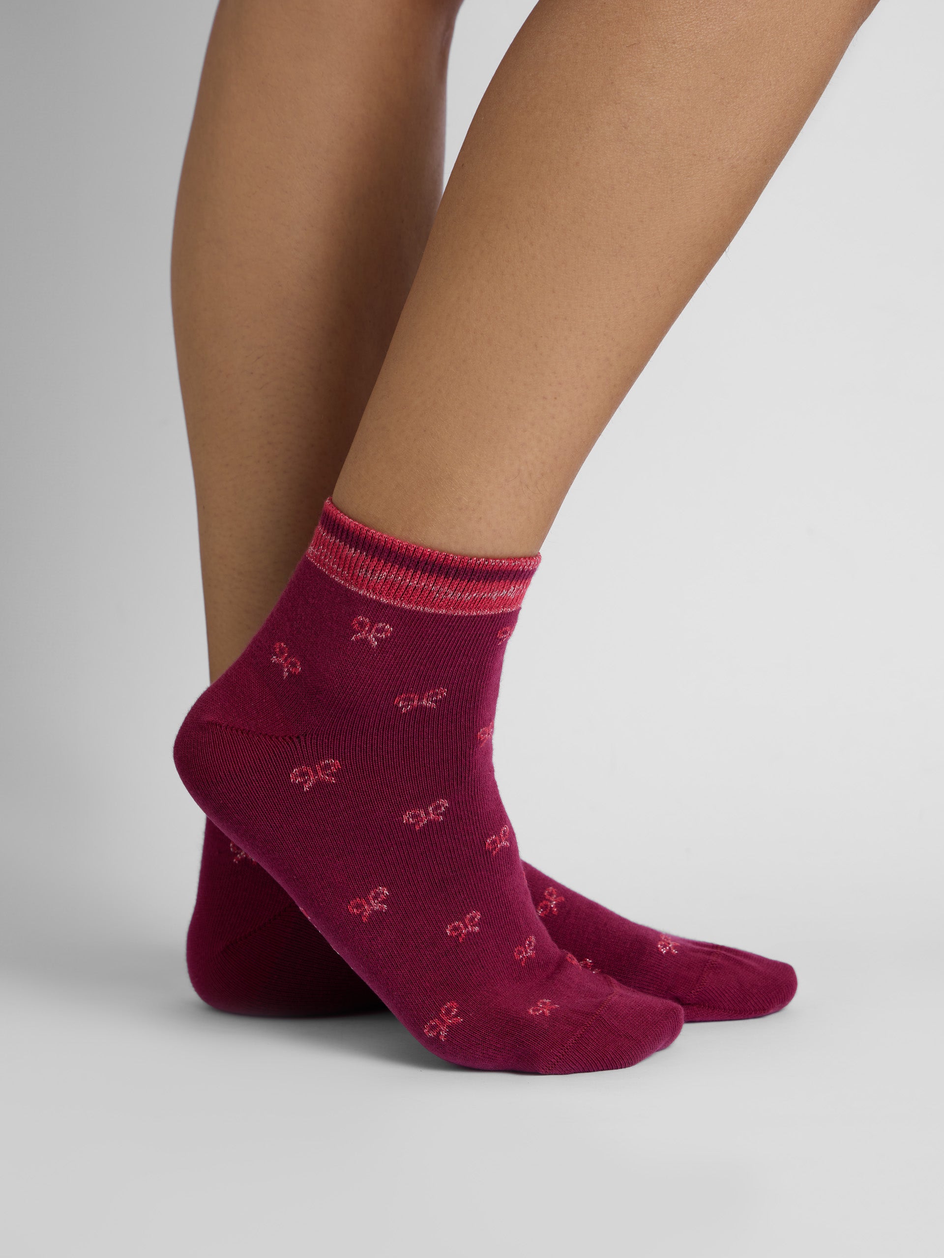 Burgundy snowshoe ankle socks