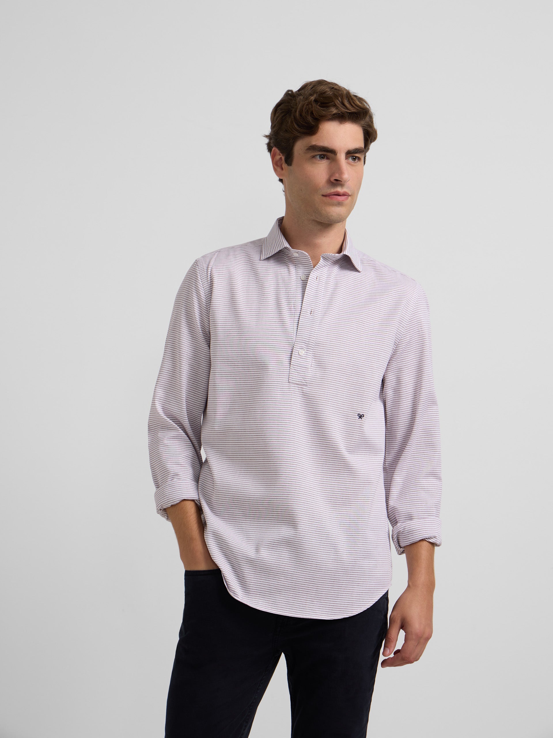 Polera sport oxford raya horizontal burdeos