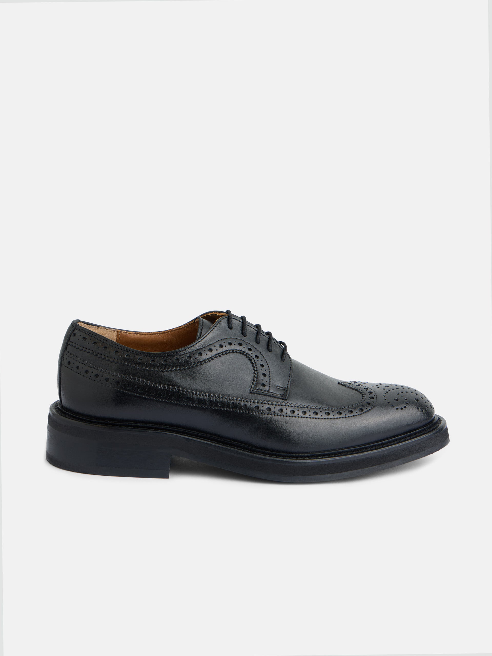 Zapato clasico piel perforado negro