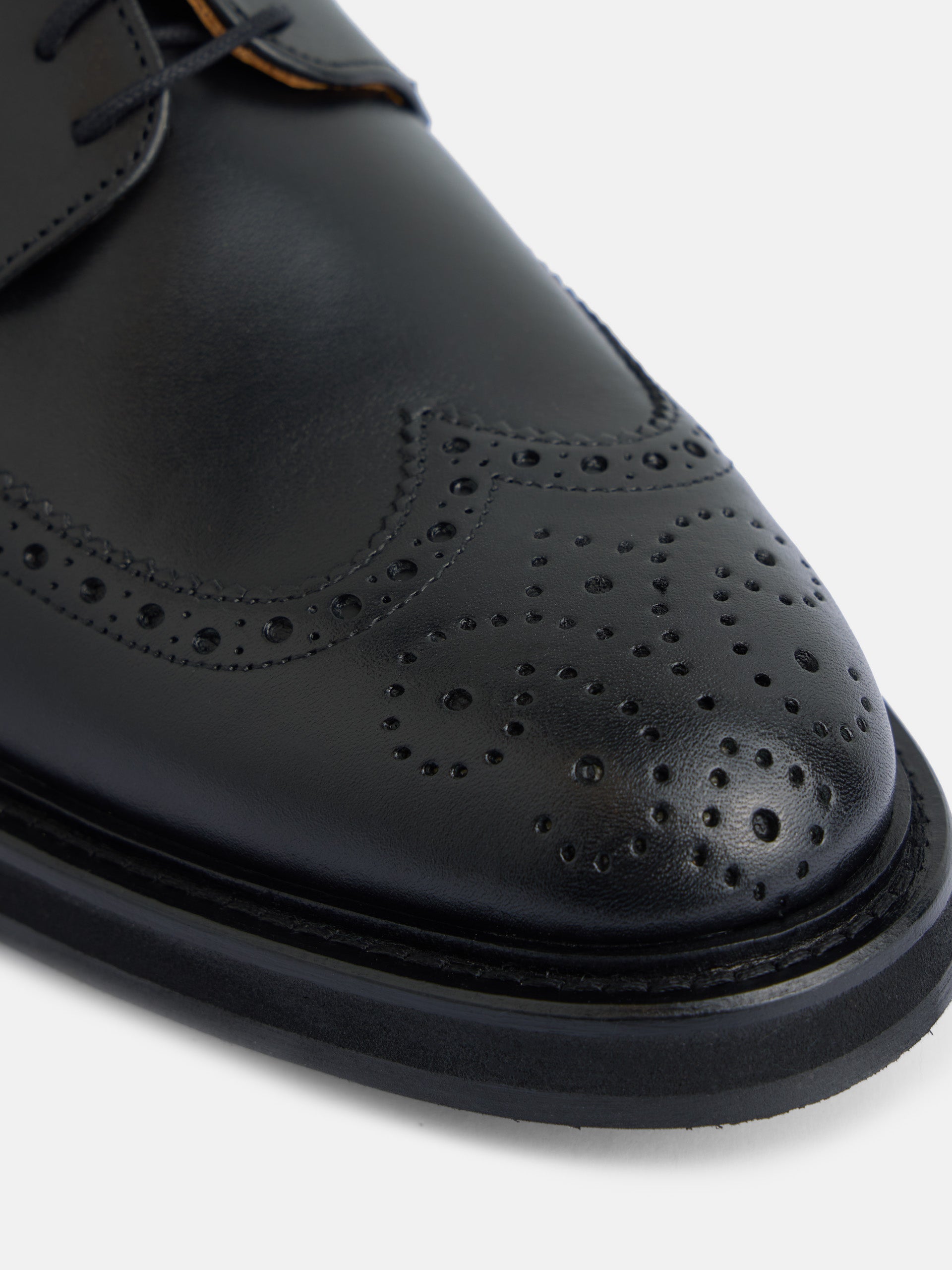 Zapato clasico piel perforado negro