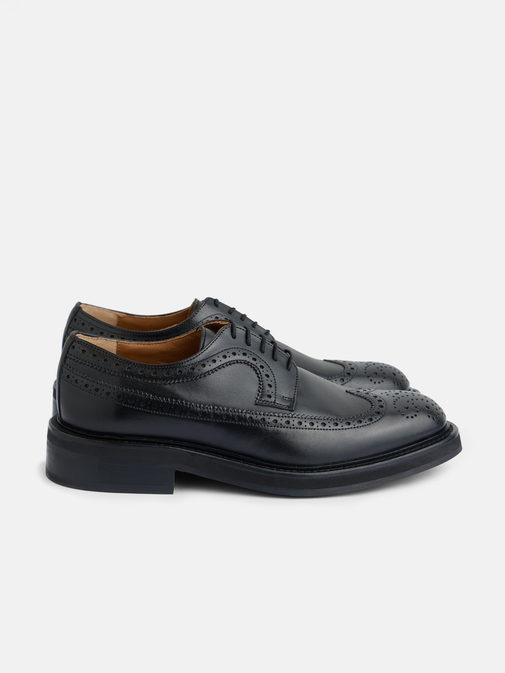 Zapato clasico piel perforado negro