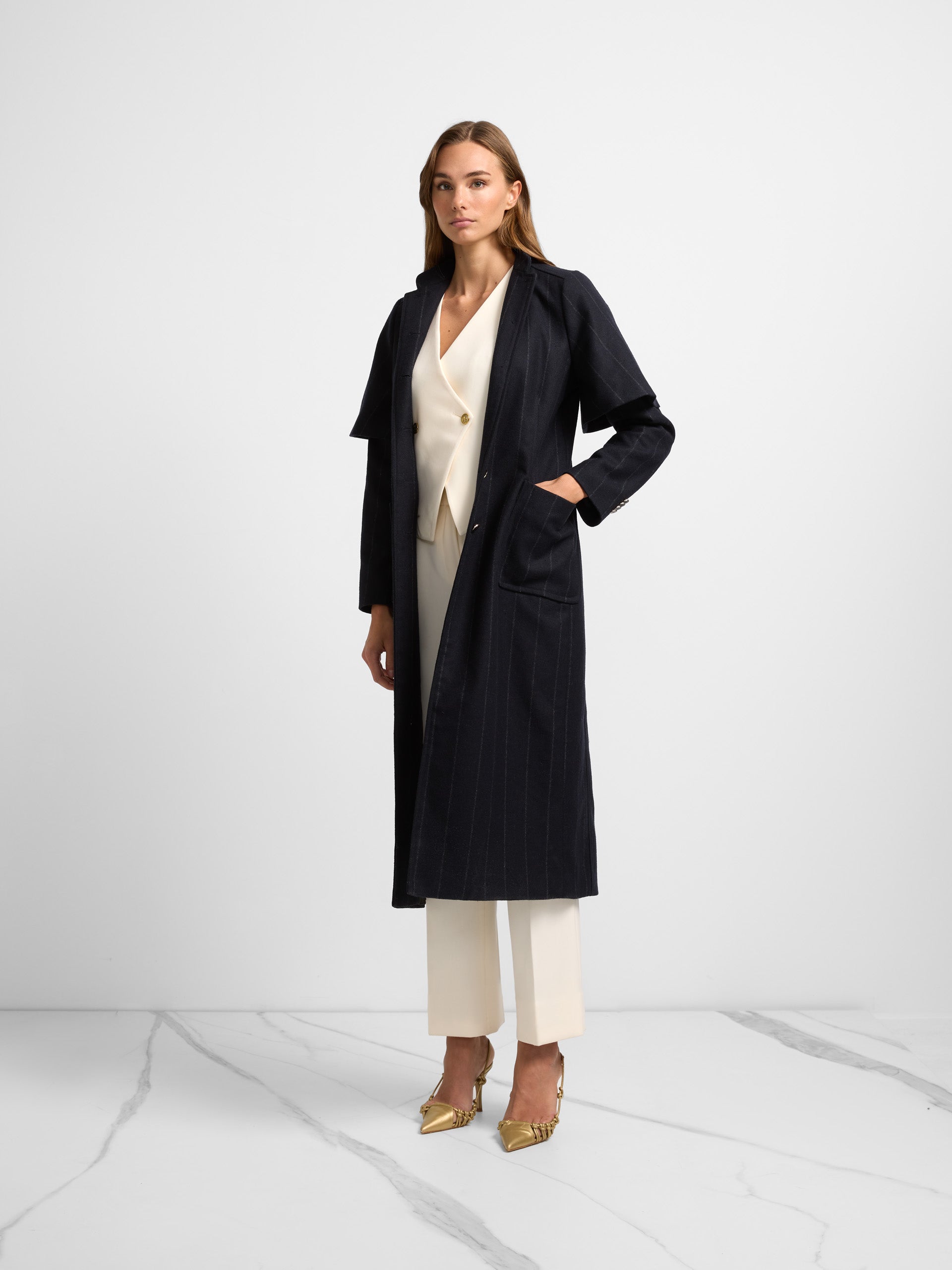 Manteau diplomatique bleu marine unique pour femme