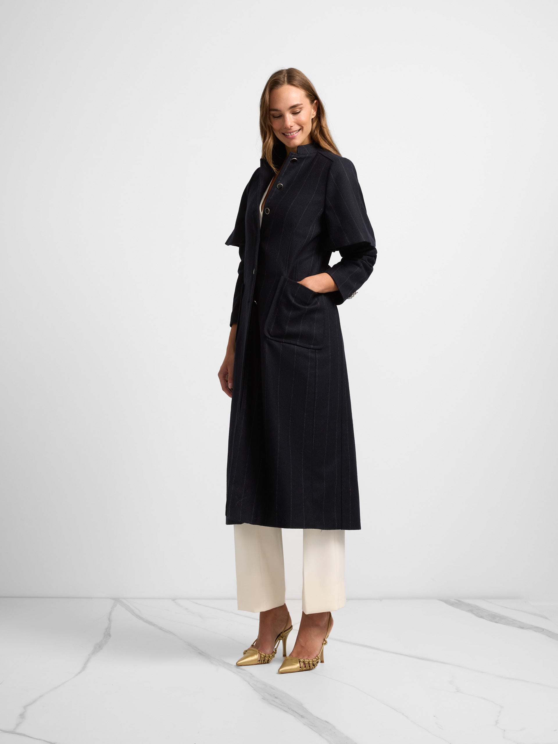 Manteau diplomatique bleu marine unique pour femme