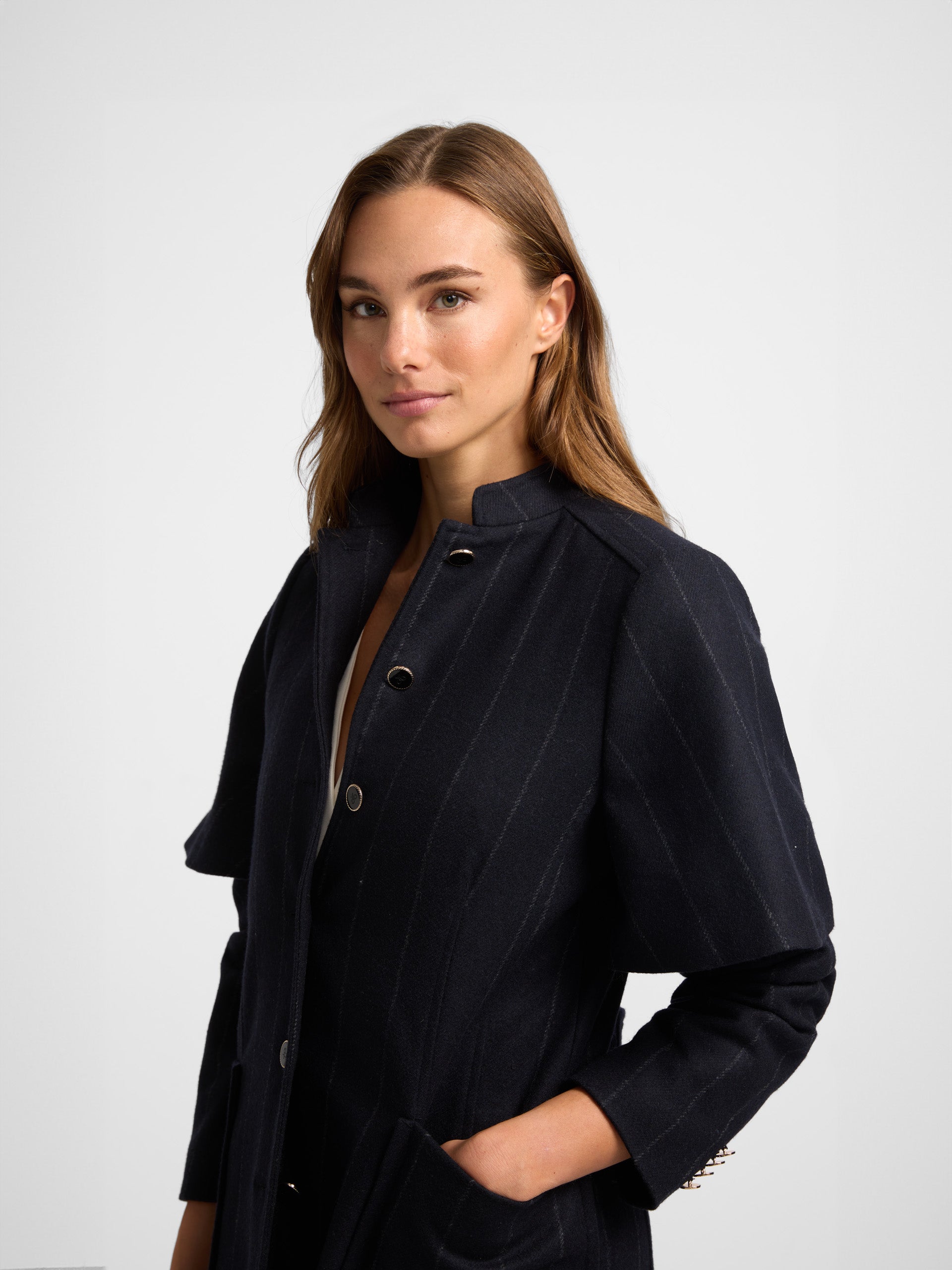 Manteau diplomatique bleu marine unique pour femme