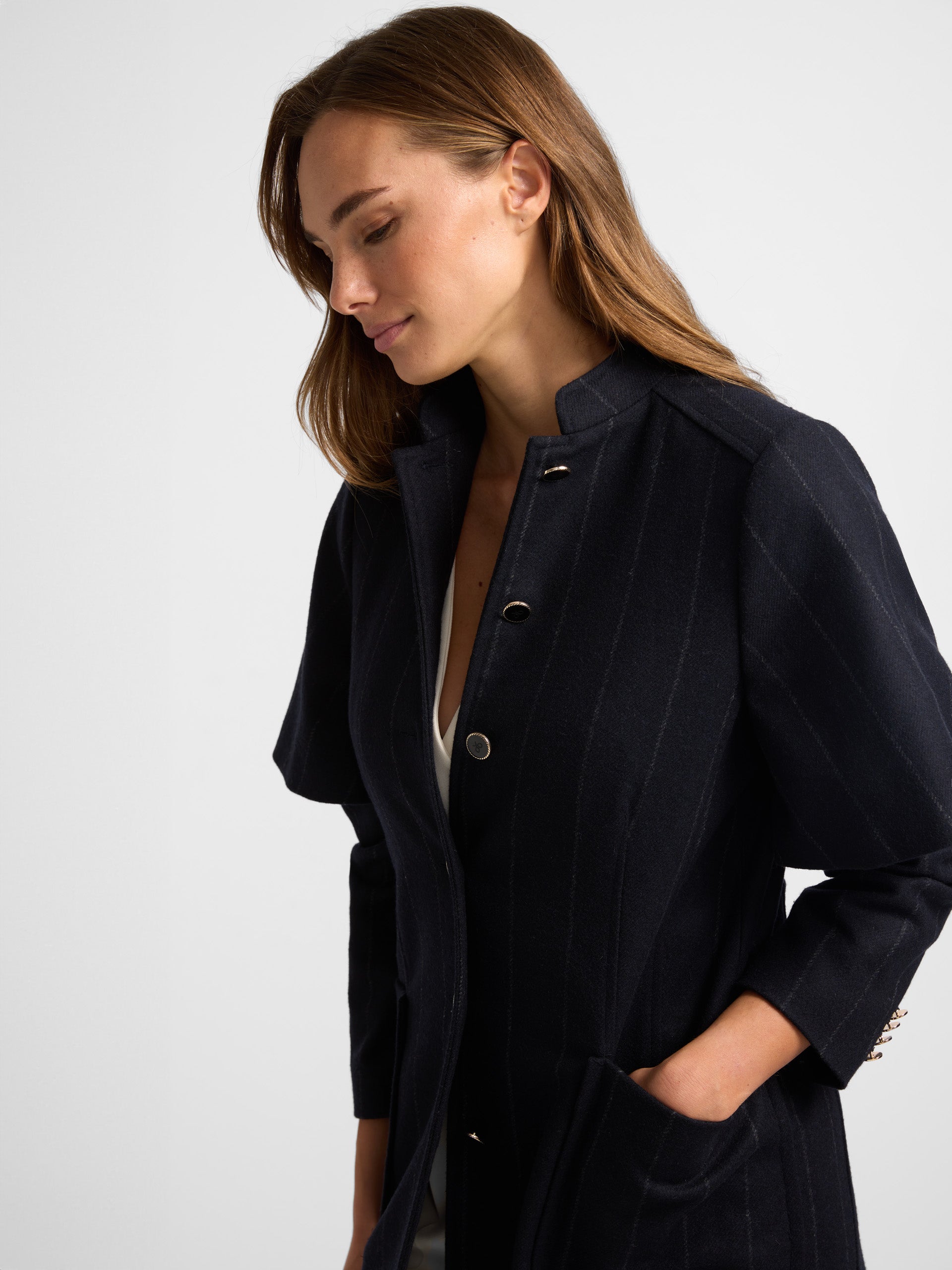 Manteau diplomatique bleu marine unique pour femme