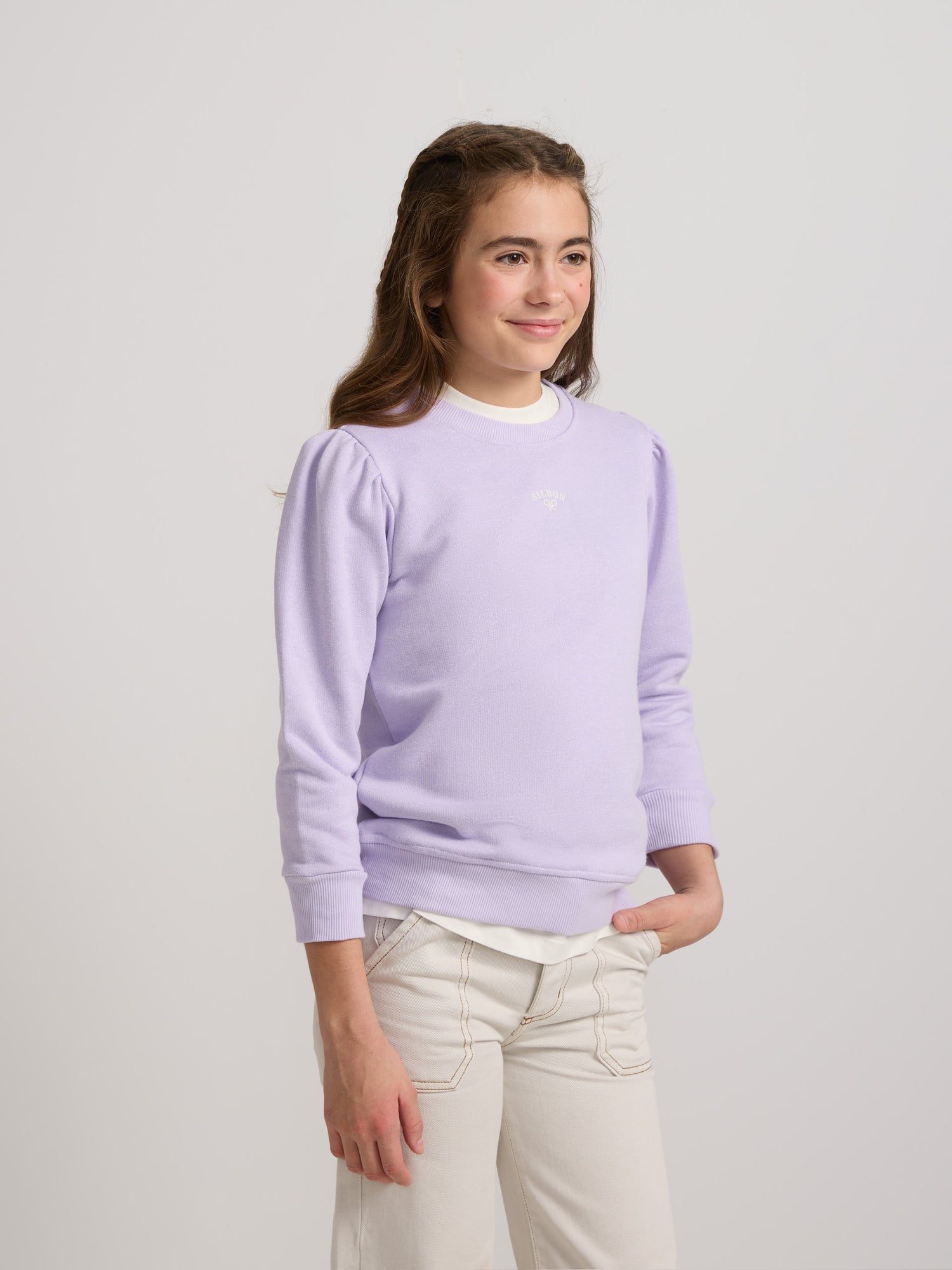 Girl's sweatshirt with purple puffed sleeves