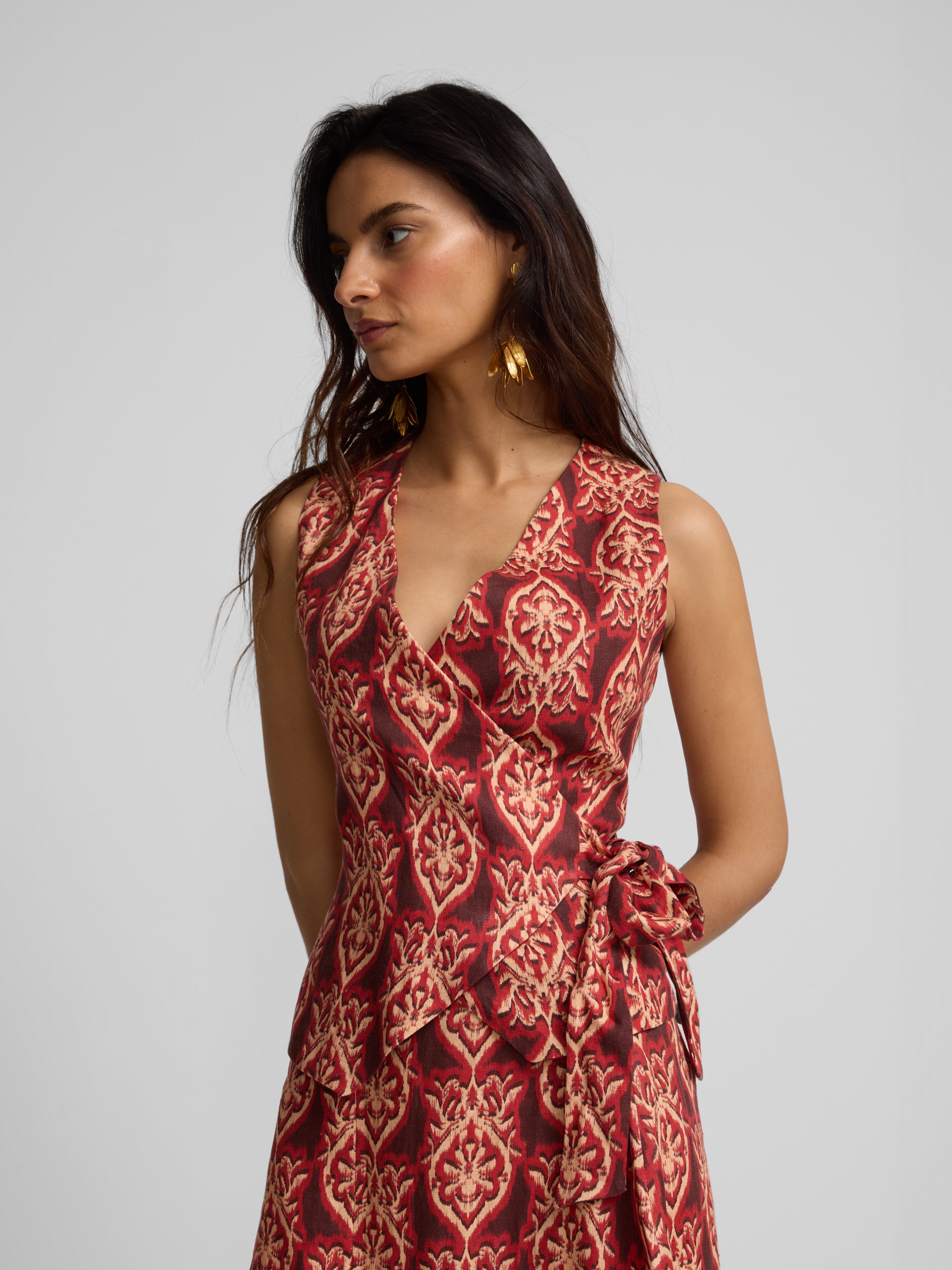 Red printed linen vest with bow