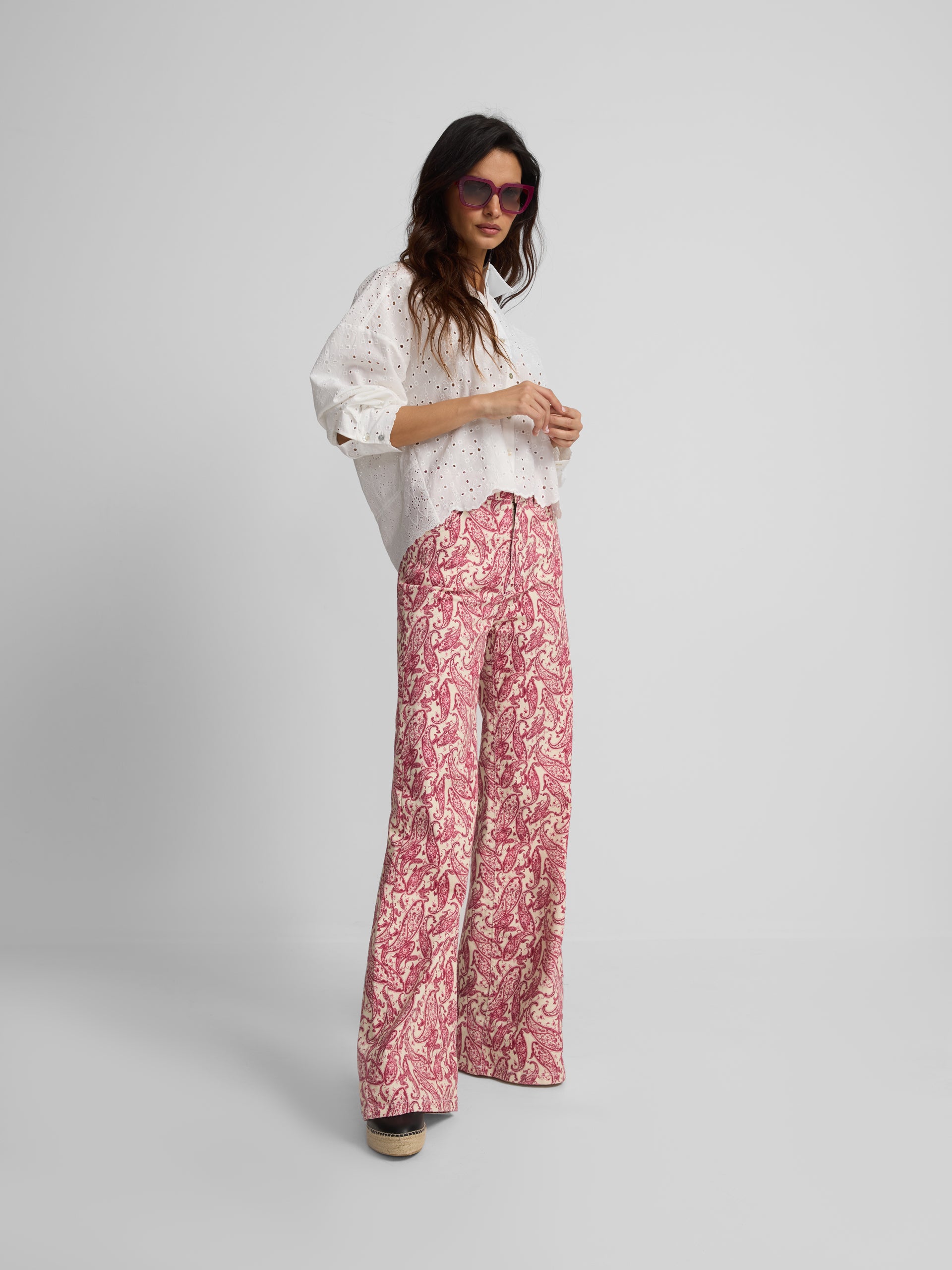 Pantalon demin estampado cachemir rosa