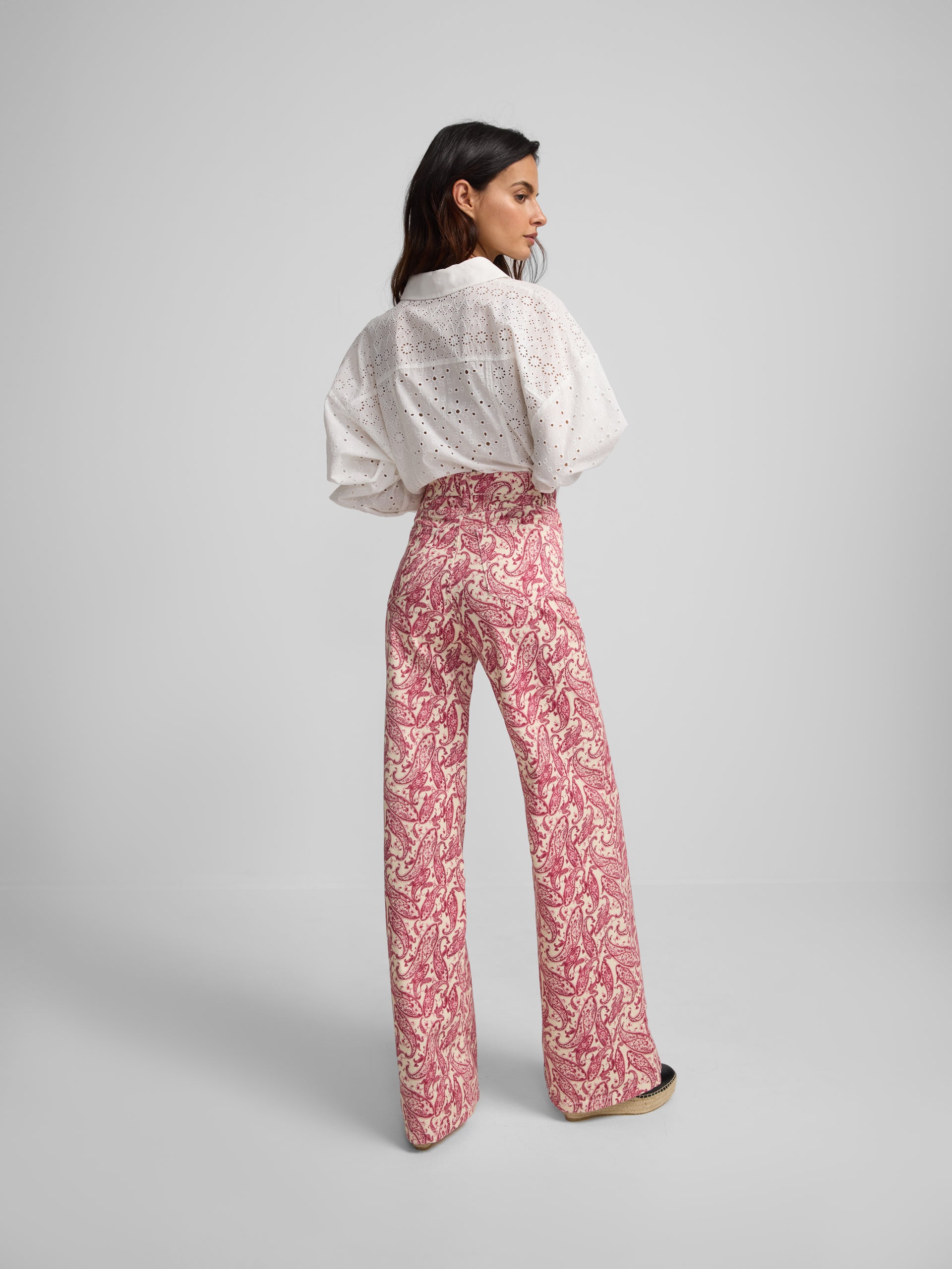 Pantalon demin estampado cachemir rosa