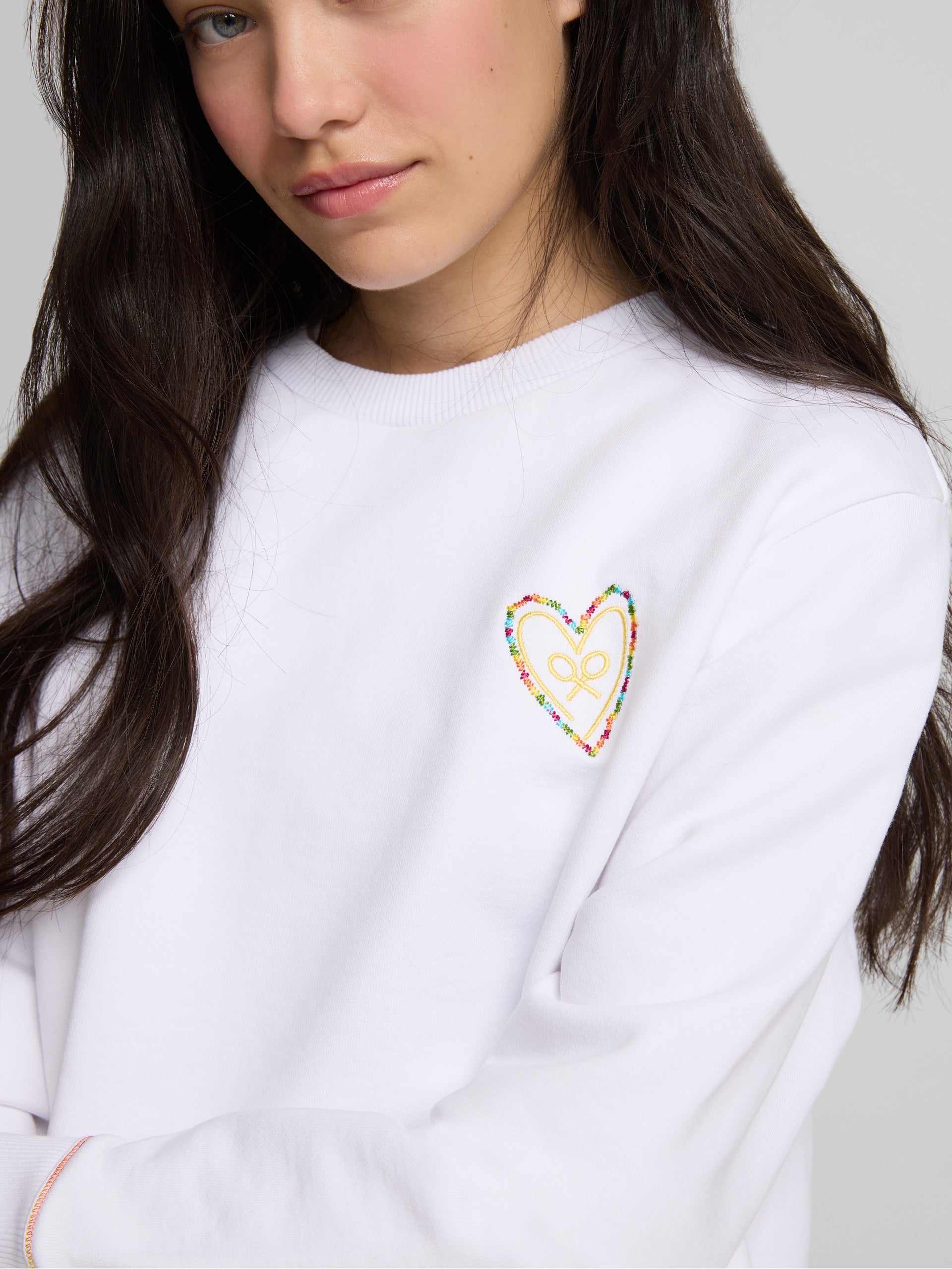 Sudadera woman corazon bordado blanca