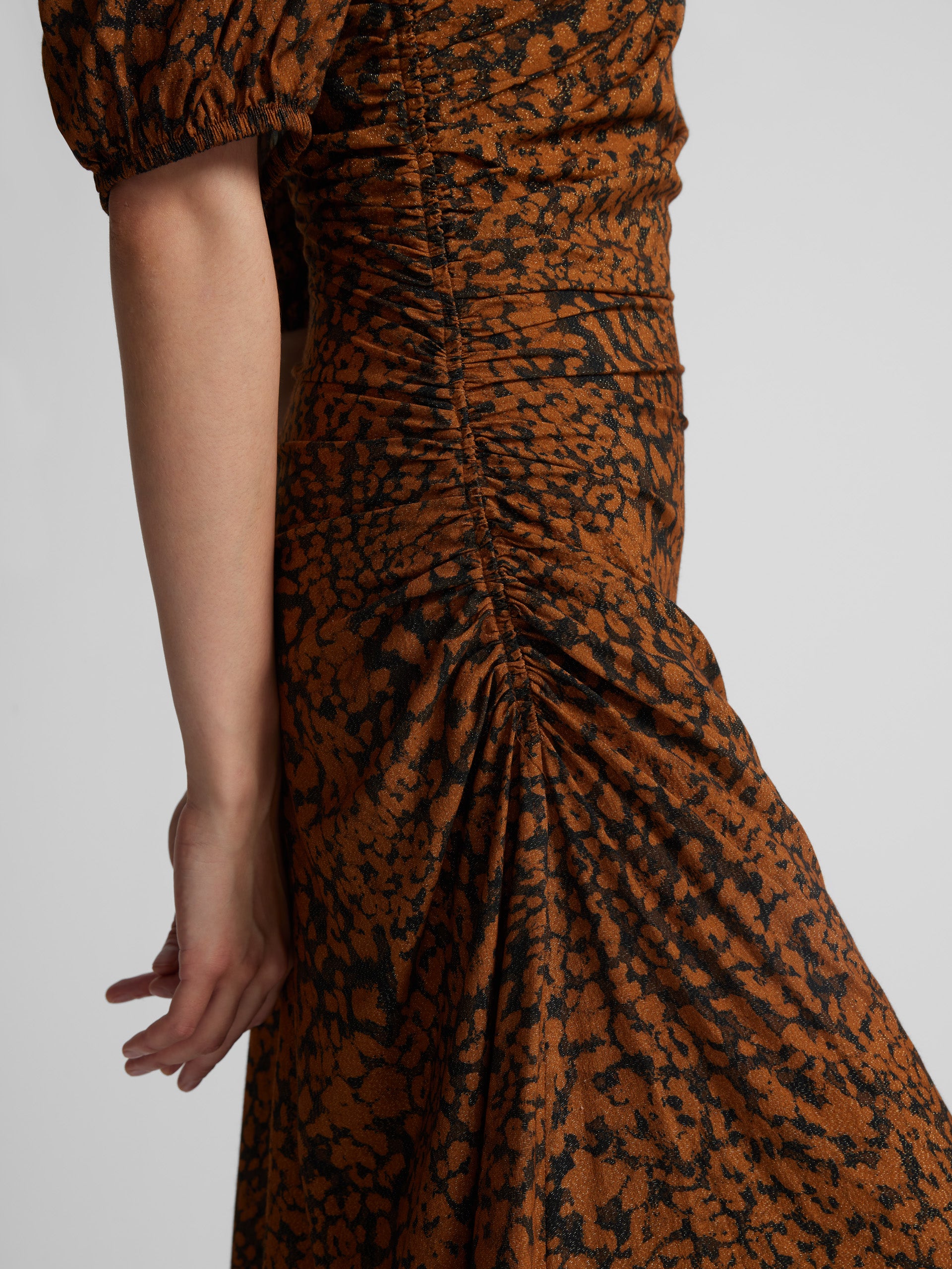 Vestido largo estampado animal print marron