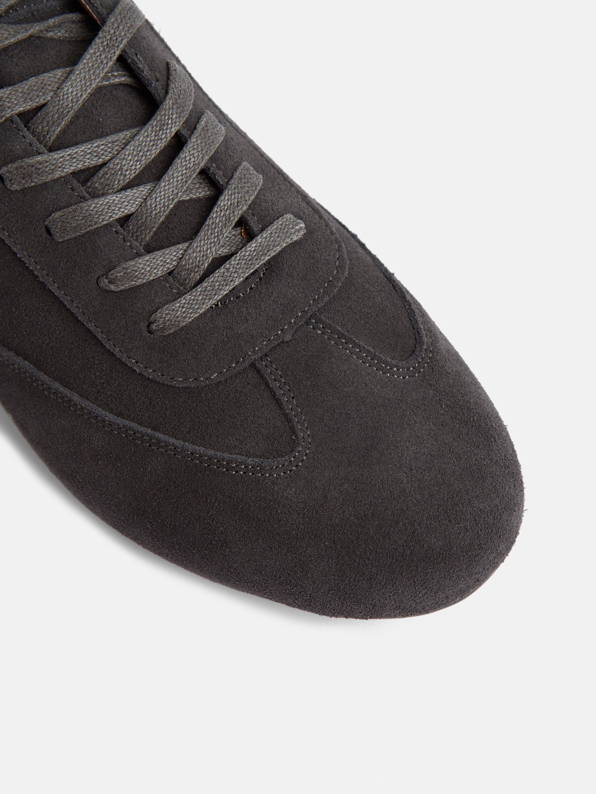 Zapatilla urban gris oscuro 